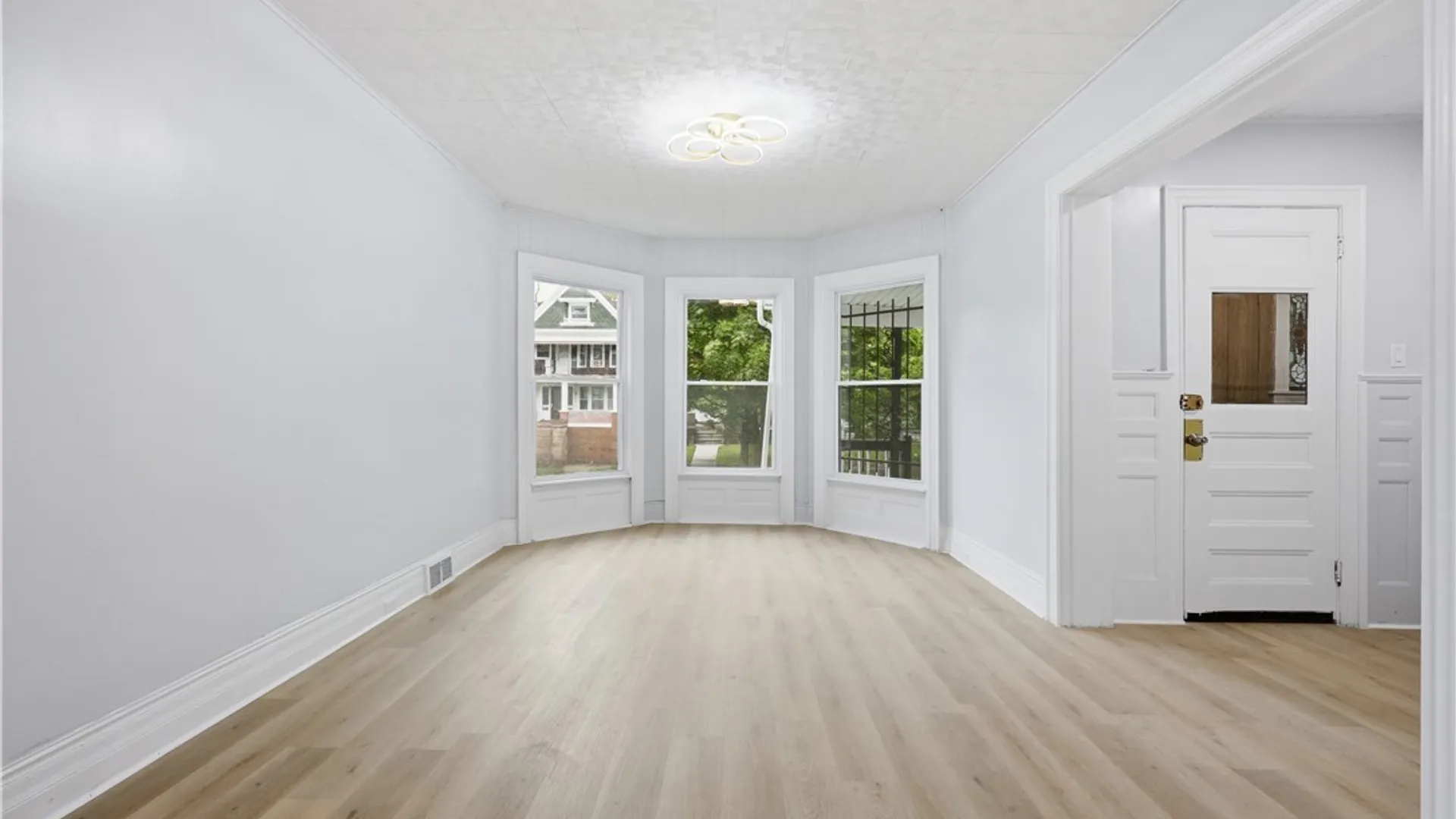 Property at 46 Woodlawn Avenue, Buffalo, NY 14209 4