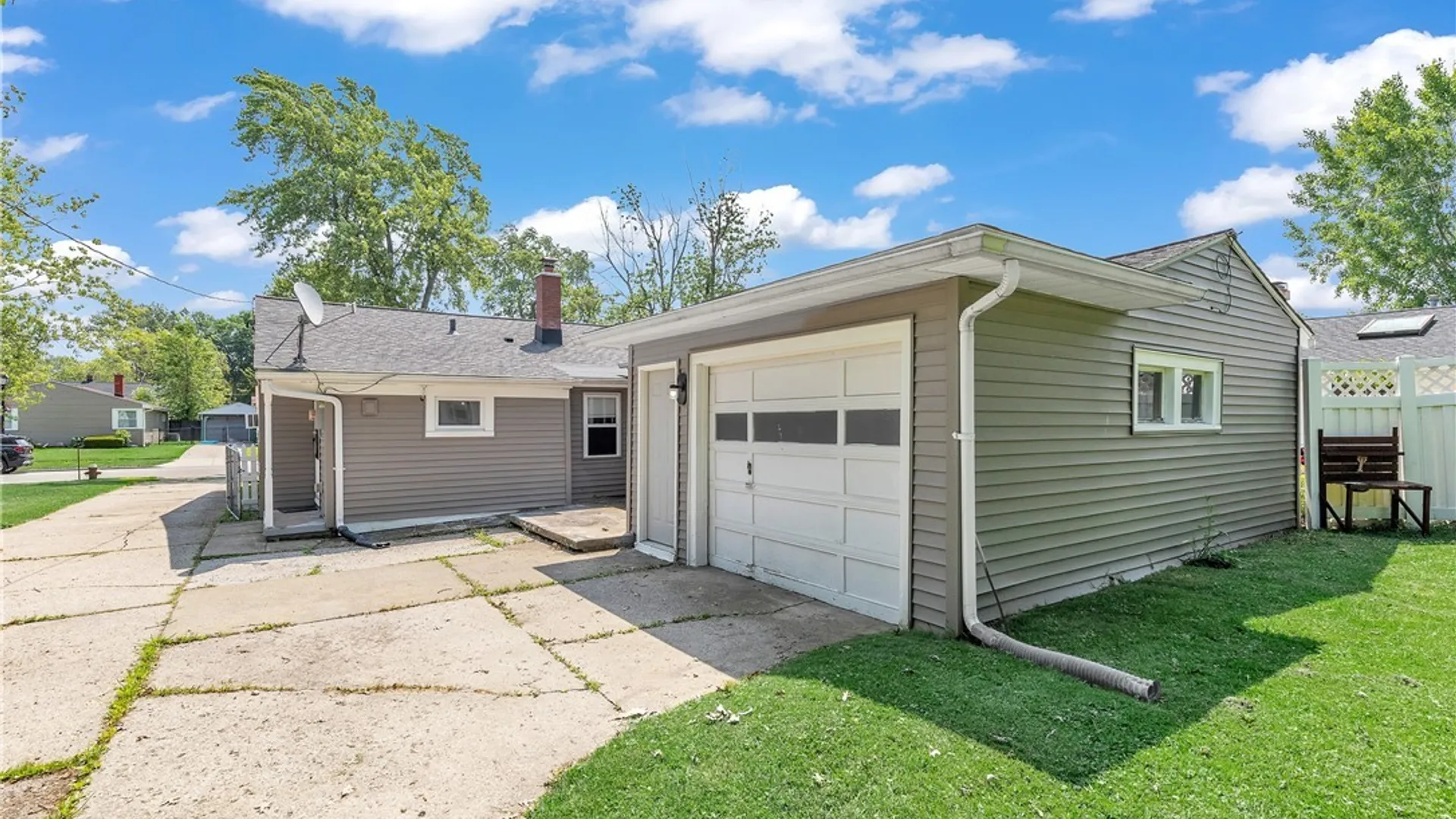 Property at 624 Montrose Avenue, Tonawanda, NY 14223 3