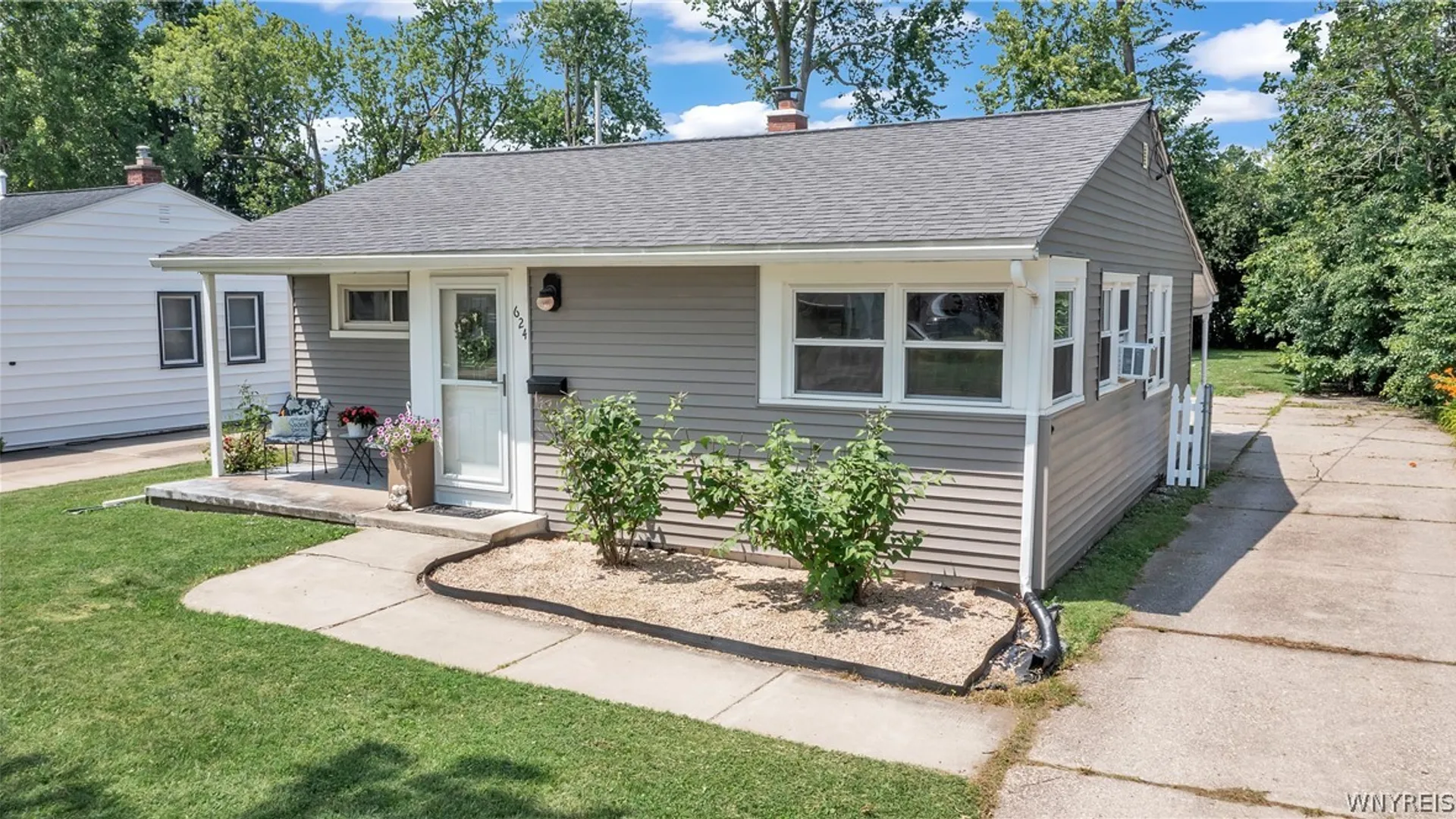 Property at 624 Montrose Avenue, Tonawanda, NY 14223 4