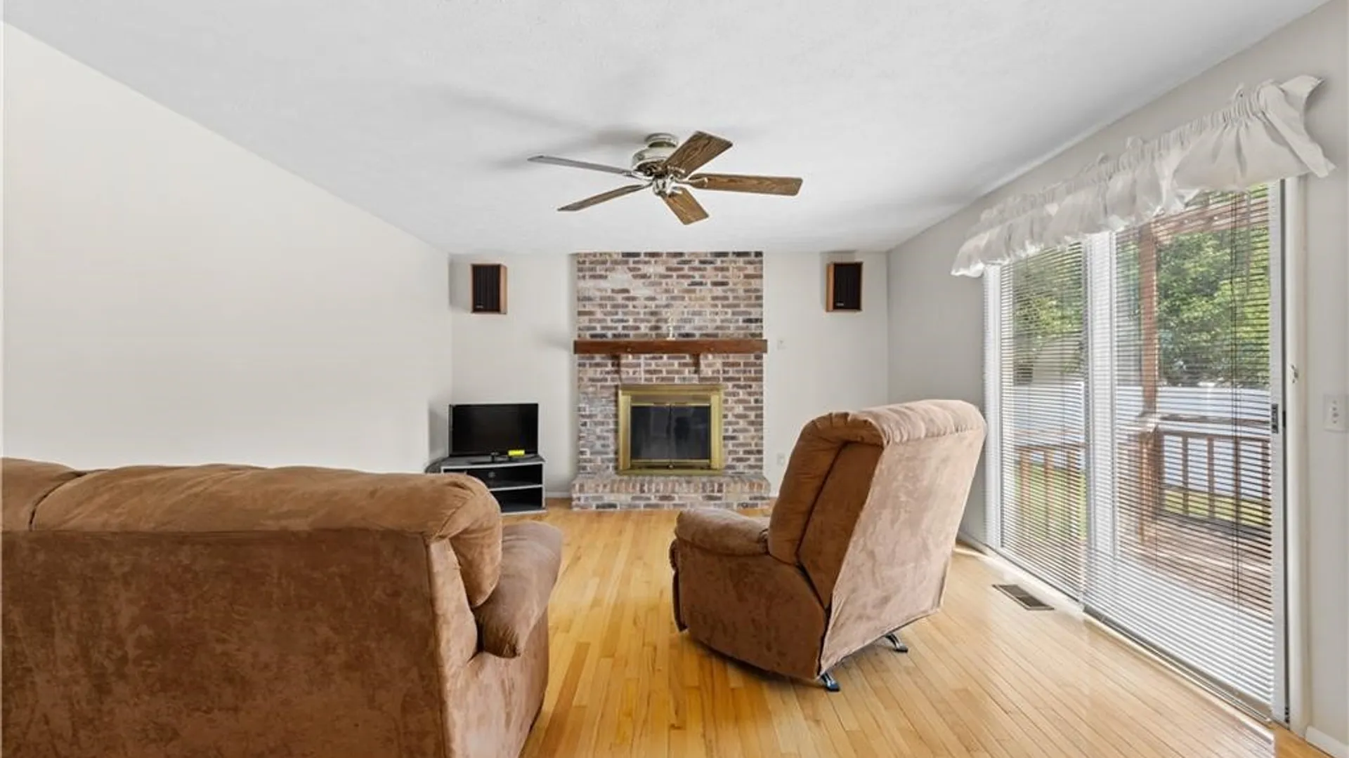 Property at 2 Hunters Pointe, Pittsford, NY 14534 12