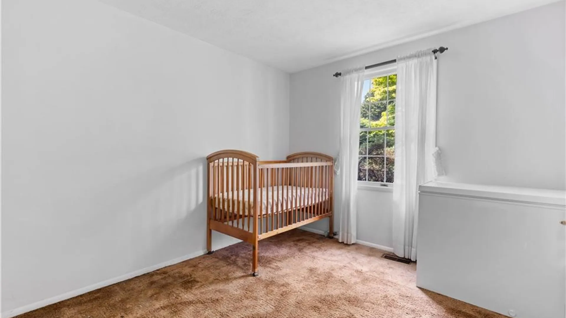Property at 2 Hunters Pointe, Pittsford, NY 14534 16
