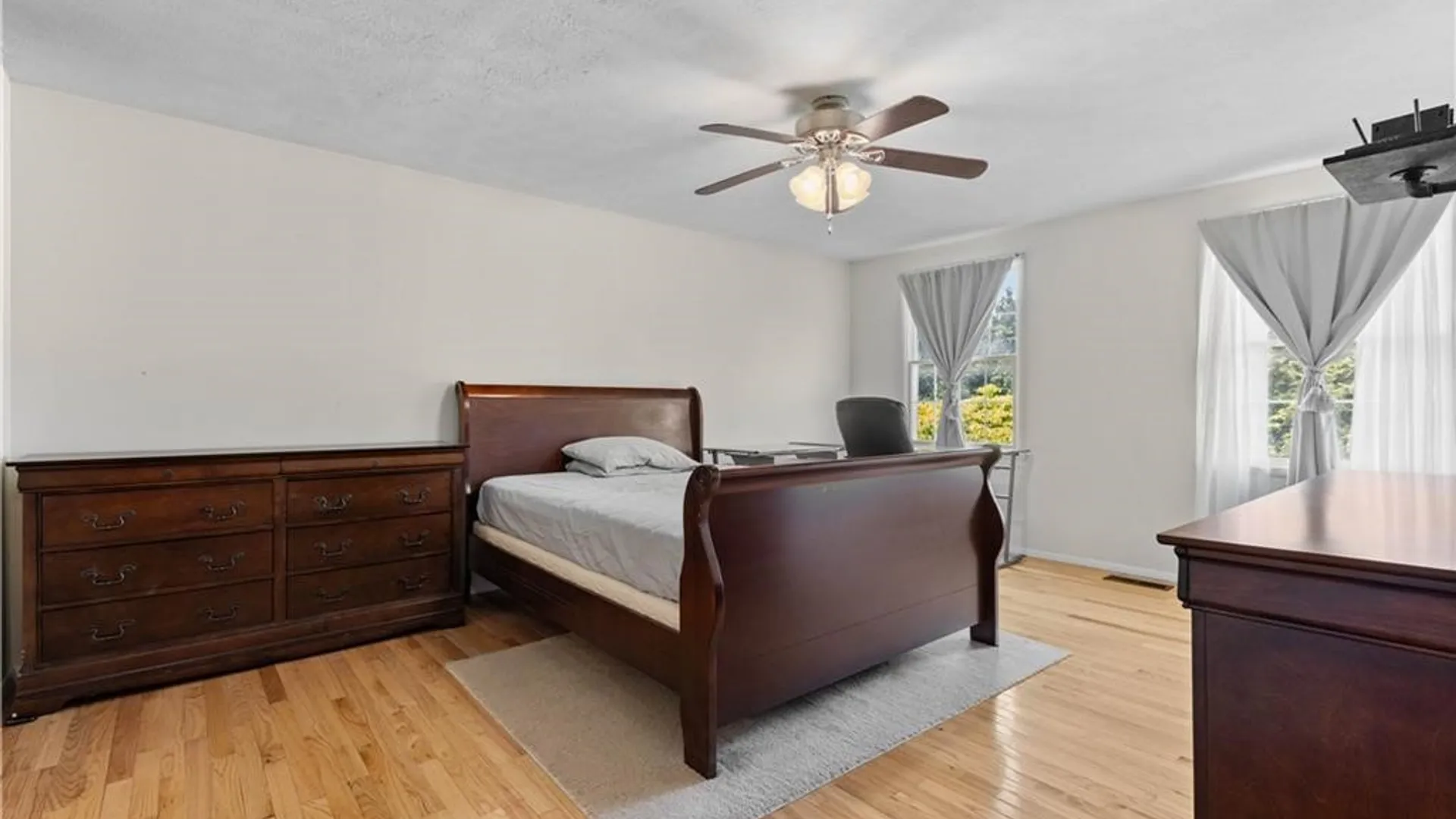 Property at 2 Hunters Pointe, Pittsford, NY 14534 19