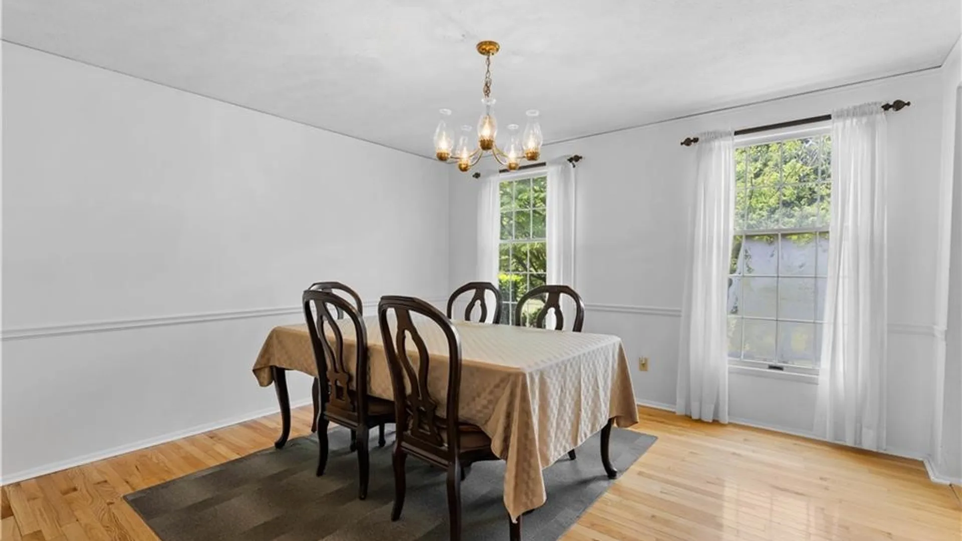 Property at 2 Hunters Pointe, Pittsford, NY 14534 11