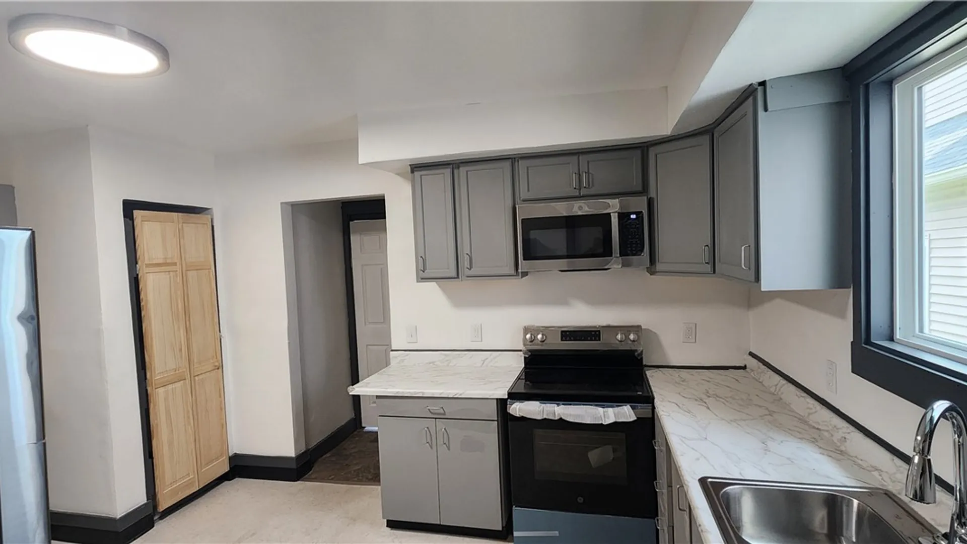 Property at 216 Lyndhurst Street, Rochester, NY 14605 5