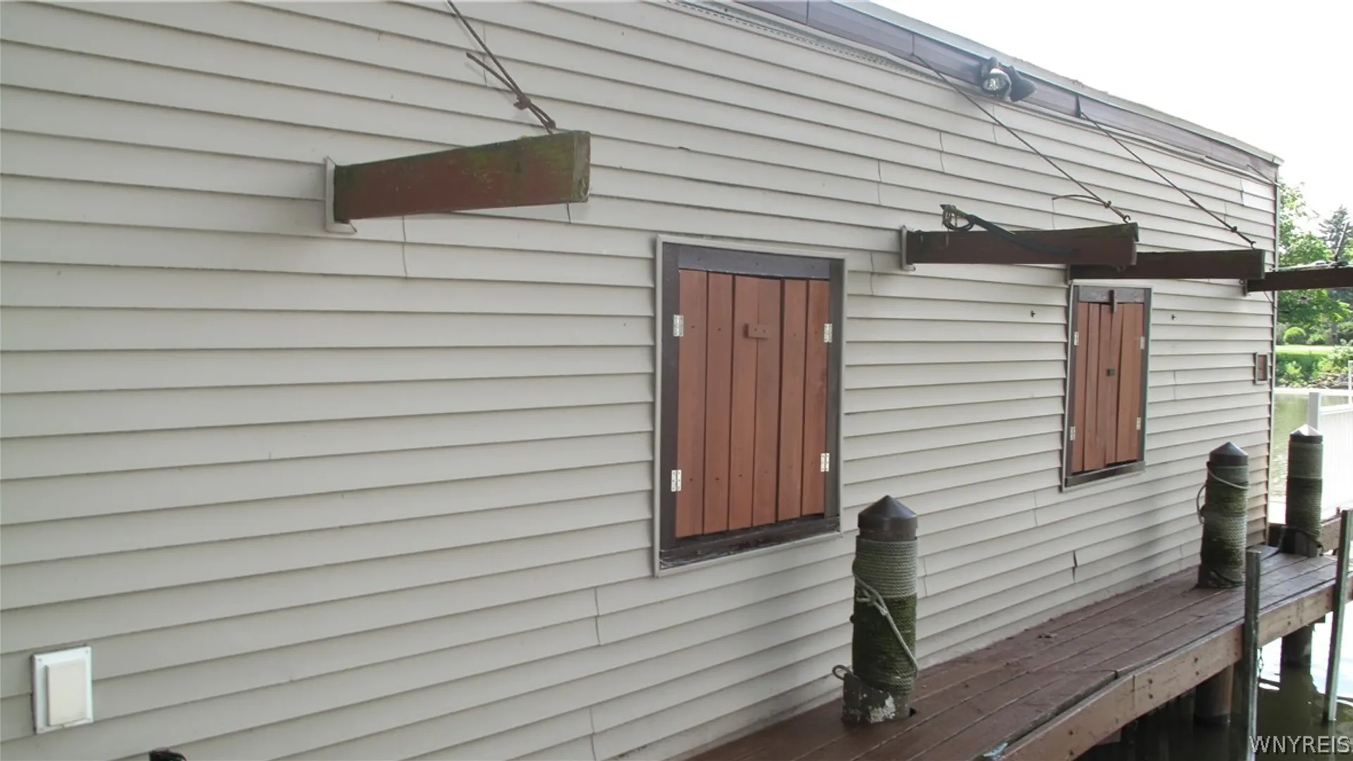 Property at 19 Canal Front Mayors Park, North Tonawanda, NY 14120 17
