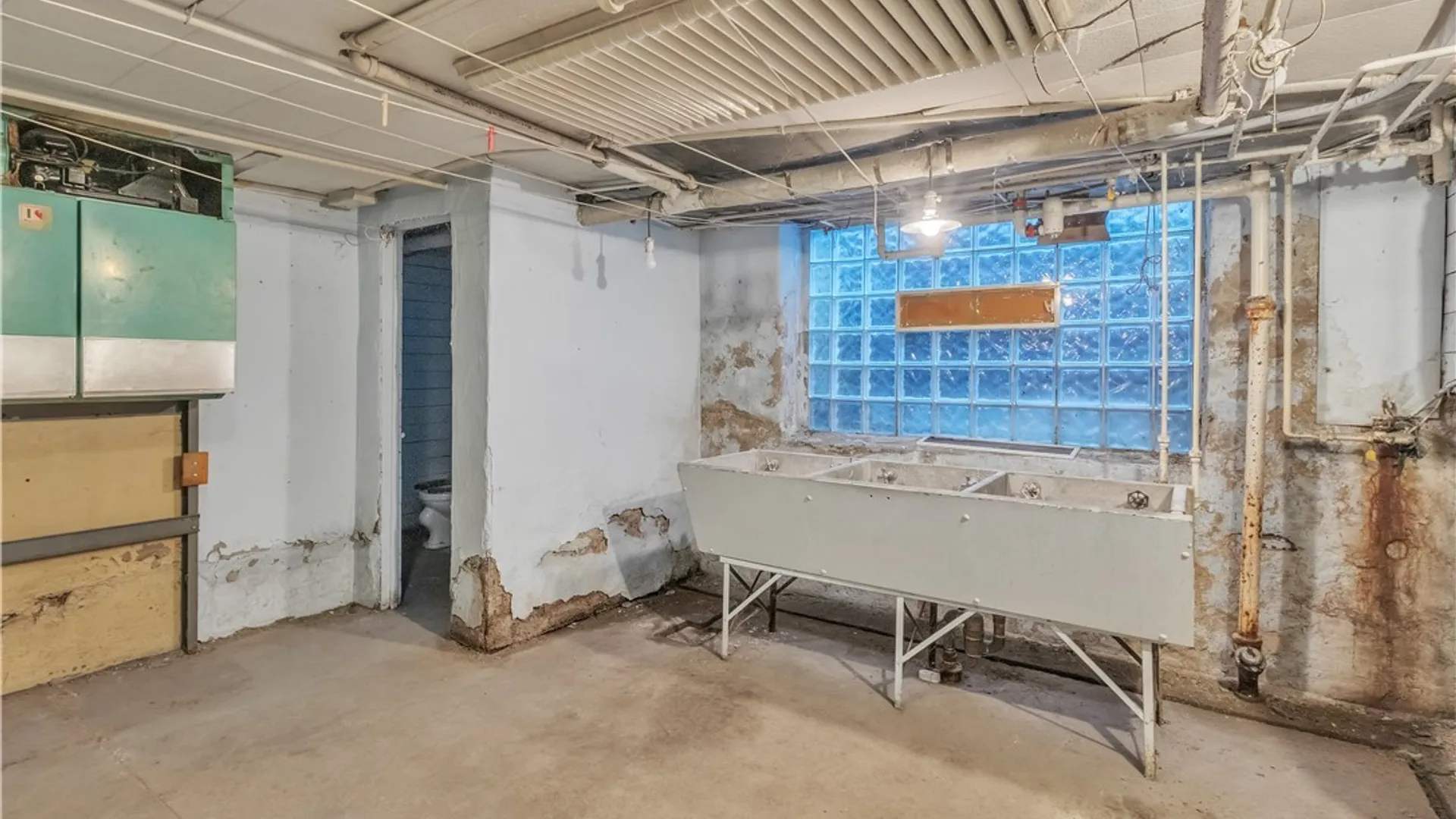Property at 910 James Avenue, Niagara Falls, NY 14305 44
