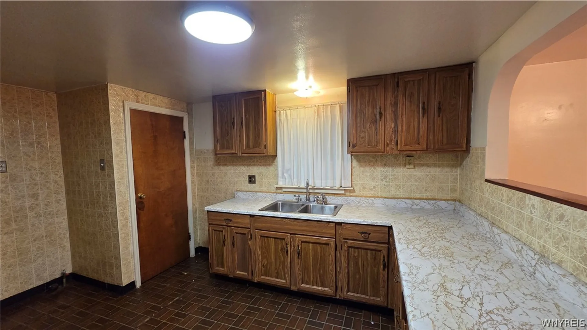 Property at 17 Suffolk Street, Buffalo, NY 14215 9