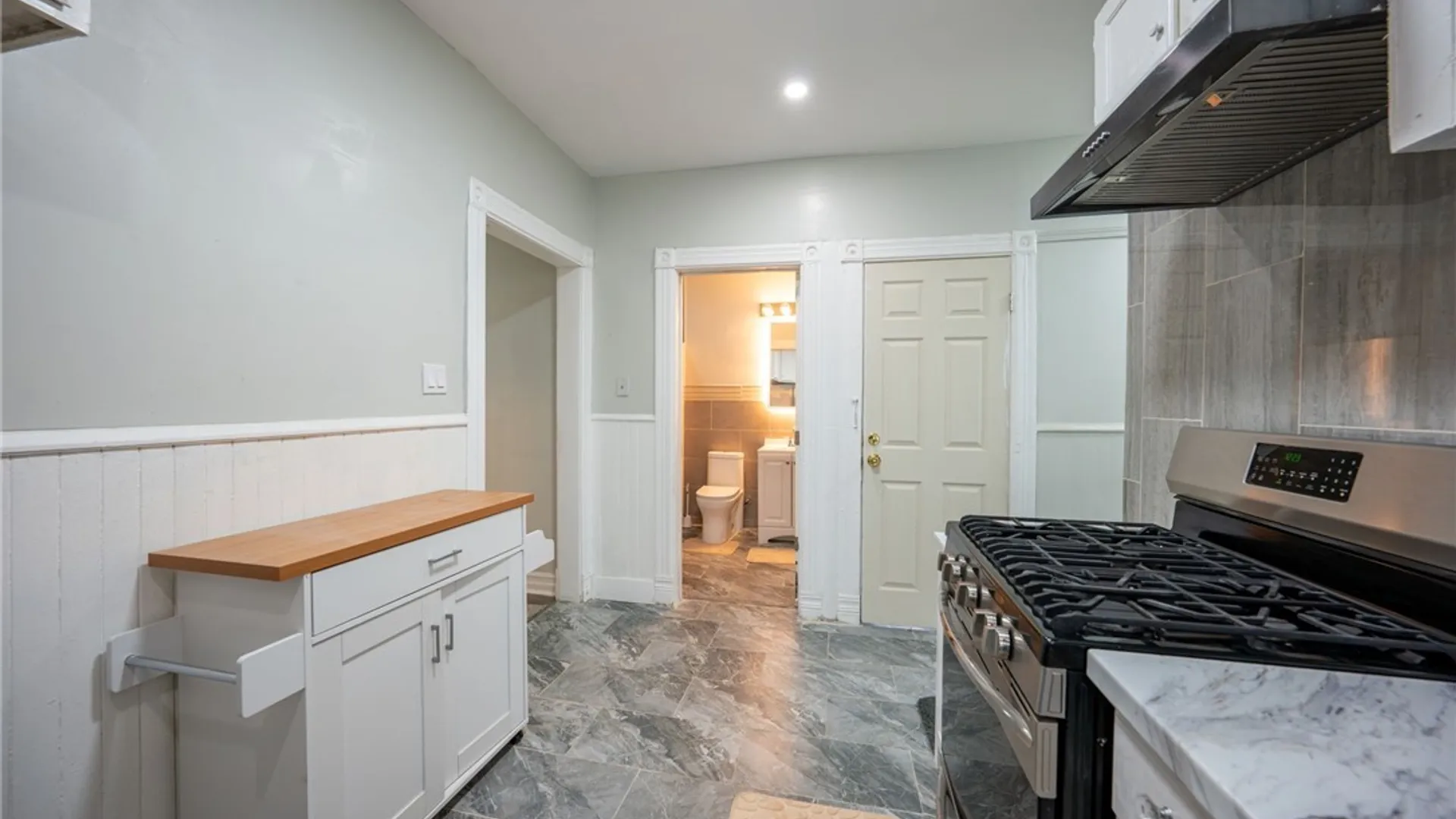 Property at 465 Woodlawn Avenue, Buffalo, NY 14208 25