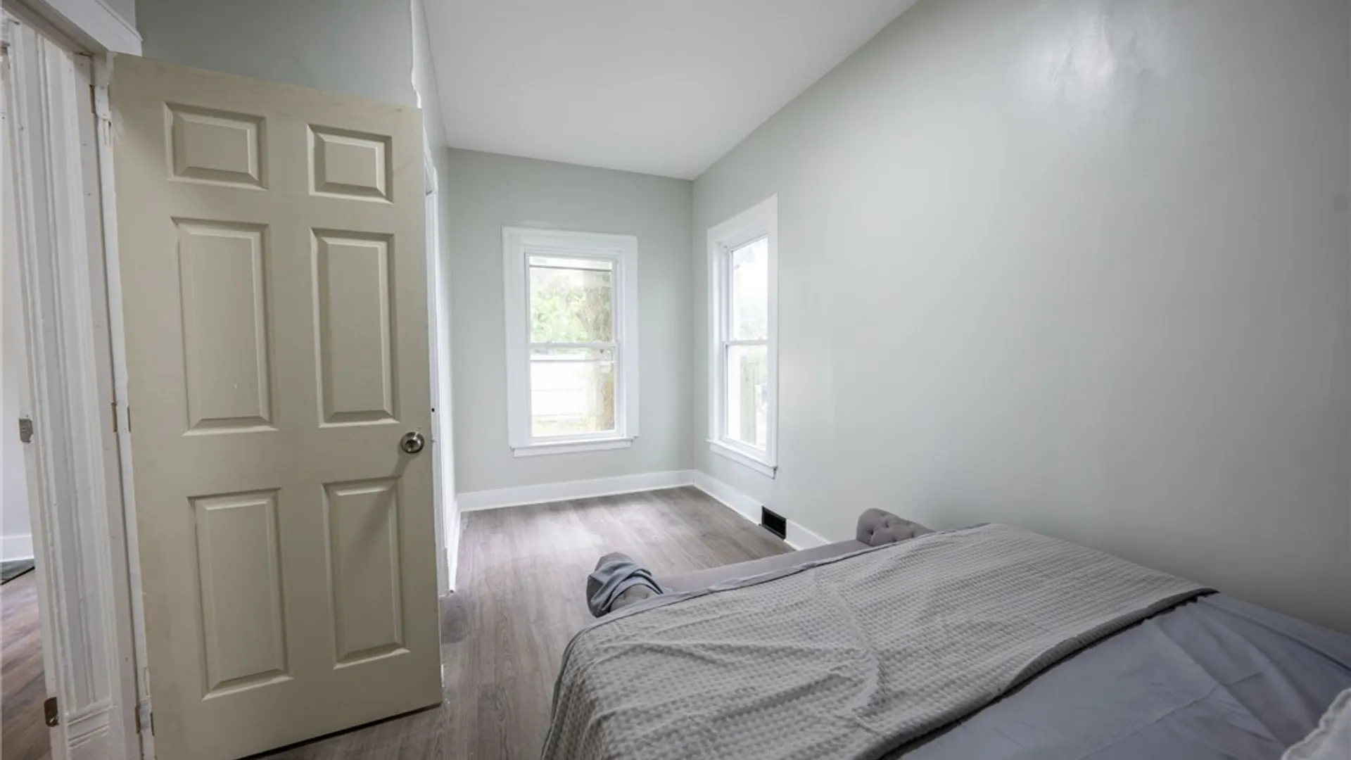 Property at 465 Woodlawn Avenue, Buffalo, NY 14208 33