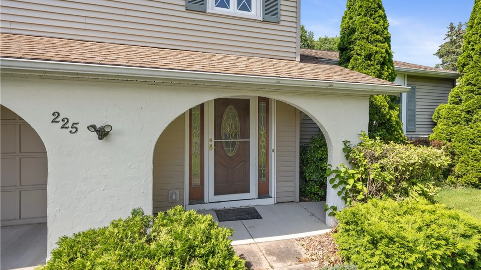 Property at 225 Sandoris Circle, Irondequoit, NY 14622 3