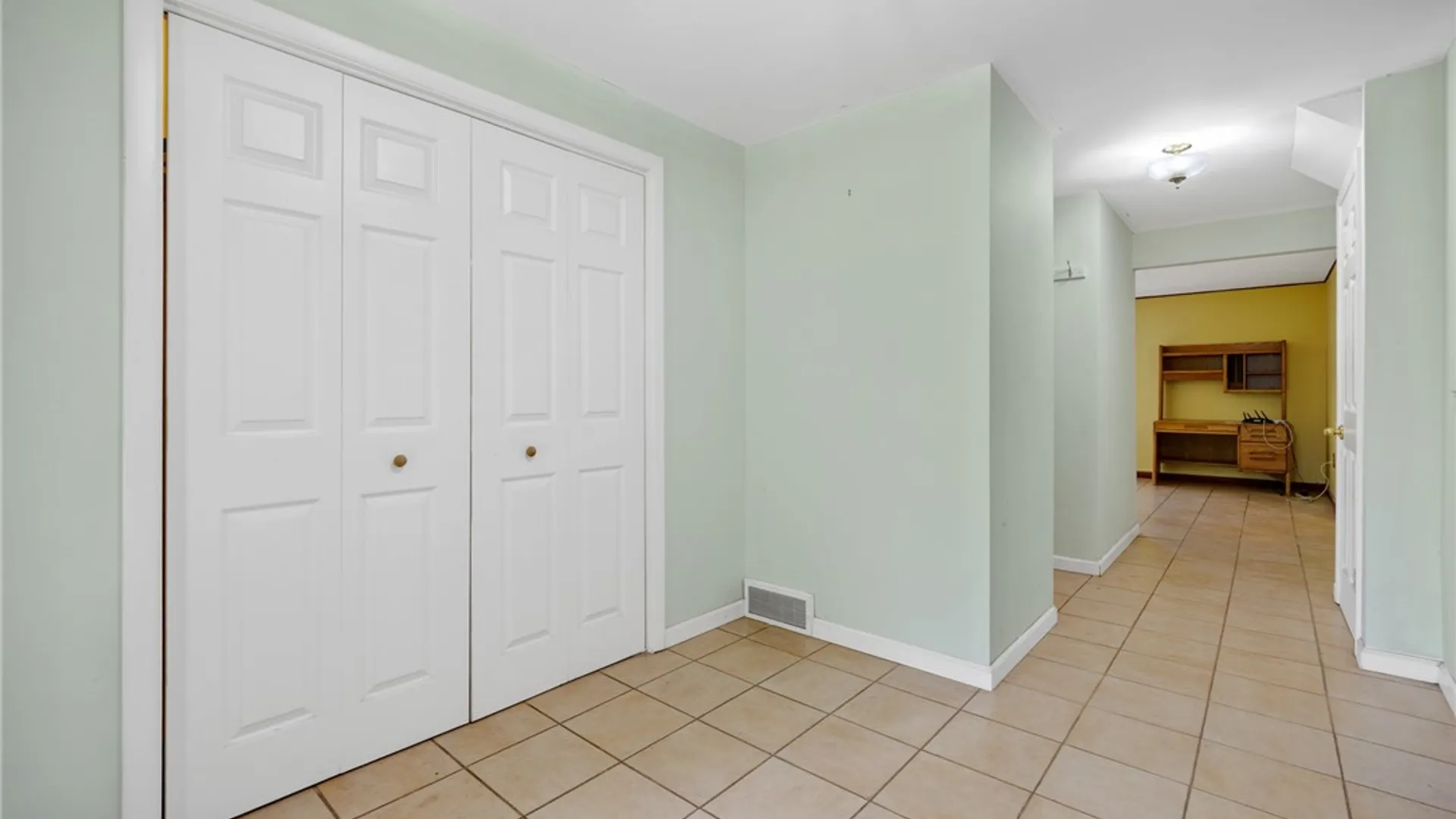 Property at 225 Sandoris Circle, Irondequoit, NY 14622 7