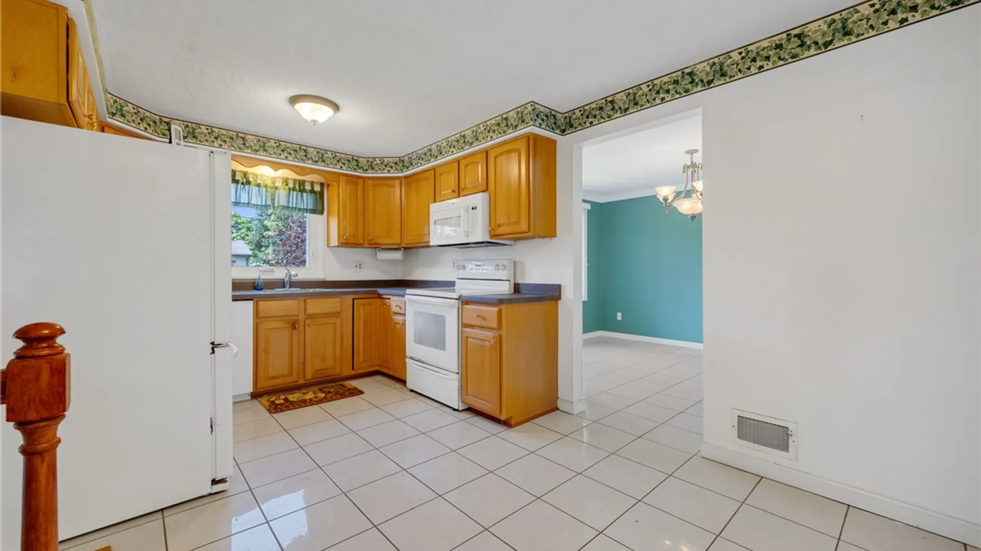 Property at 225 Sandoris Circle, Irondequoit, NY 14622 11