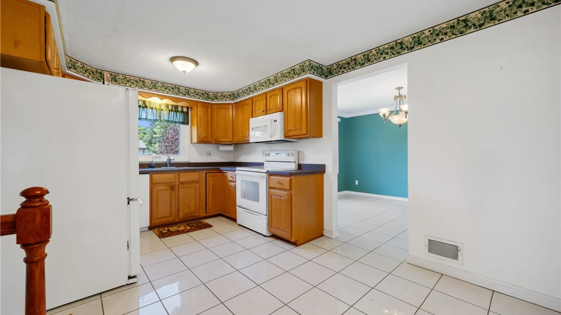 Property at 225 Sandoris Circle, Irondequoit, NY 14622 13