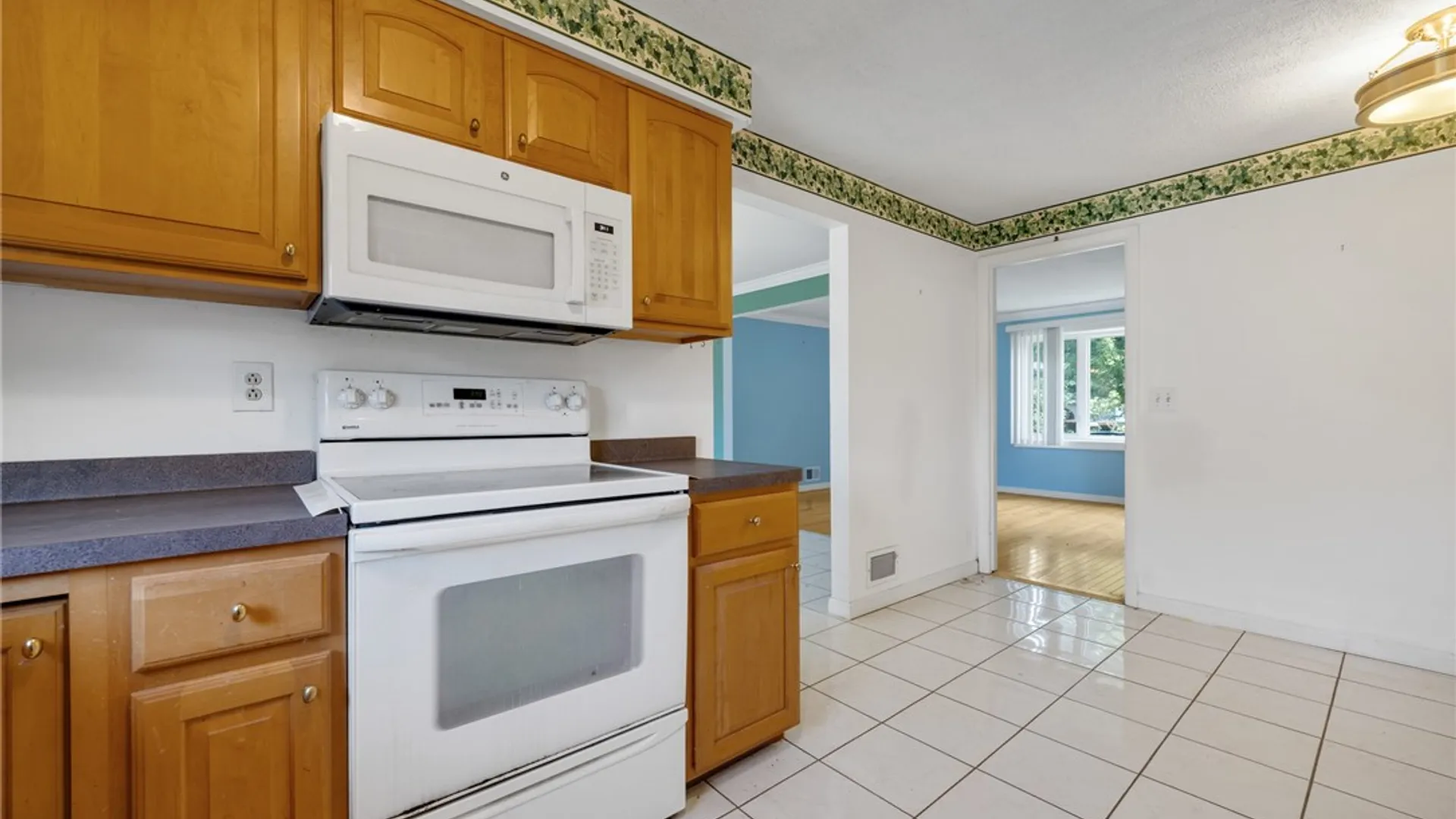 Property at 225 Sandoris Circle, Irondequoit, NY 14622 15