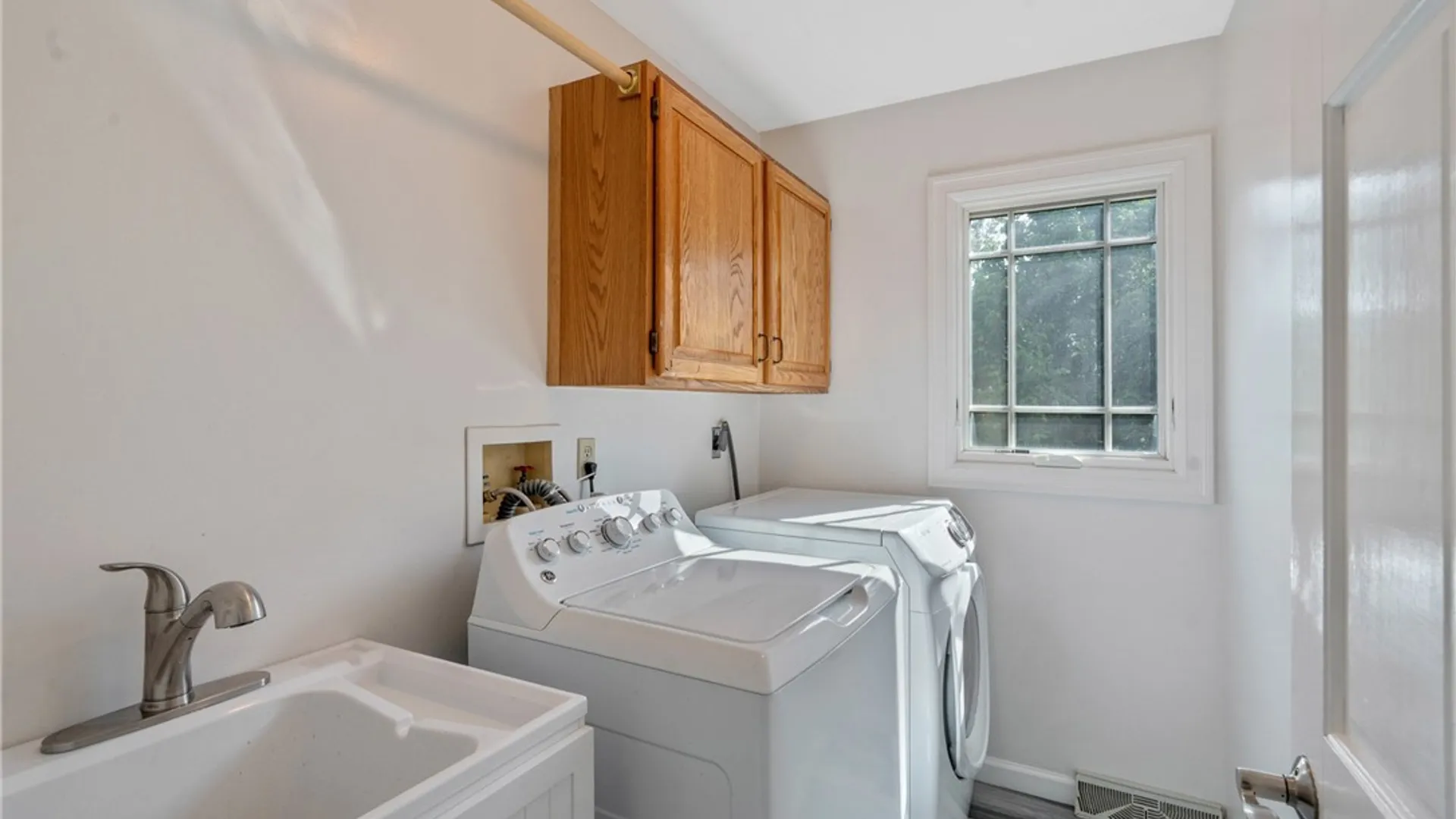 Property at 8294 Prestwick Drive, Manlius, NY 13104 20