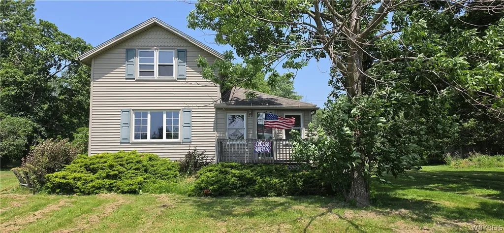 Property at 8805 Chestnut Ridge Road, Royalton, NY 14067