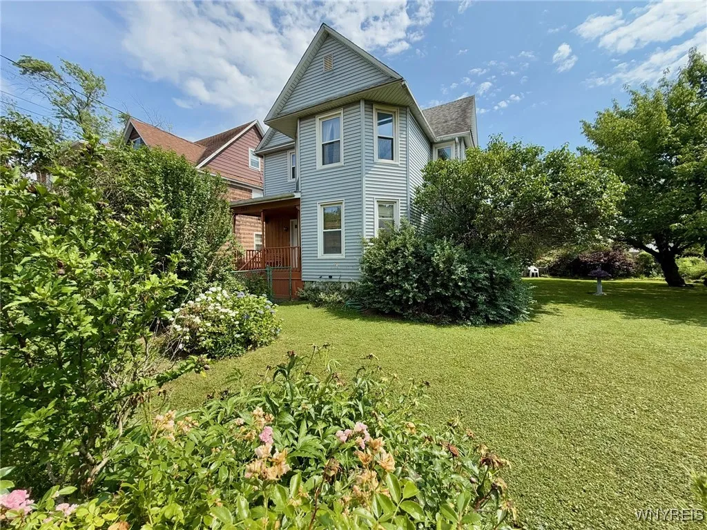 Property at 2821 Walnut Avenue, Niagara Falls, NY 14301