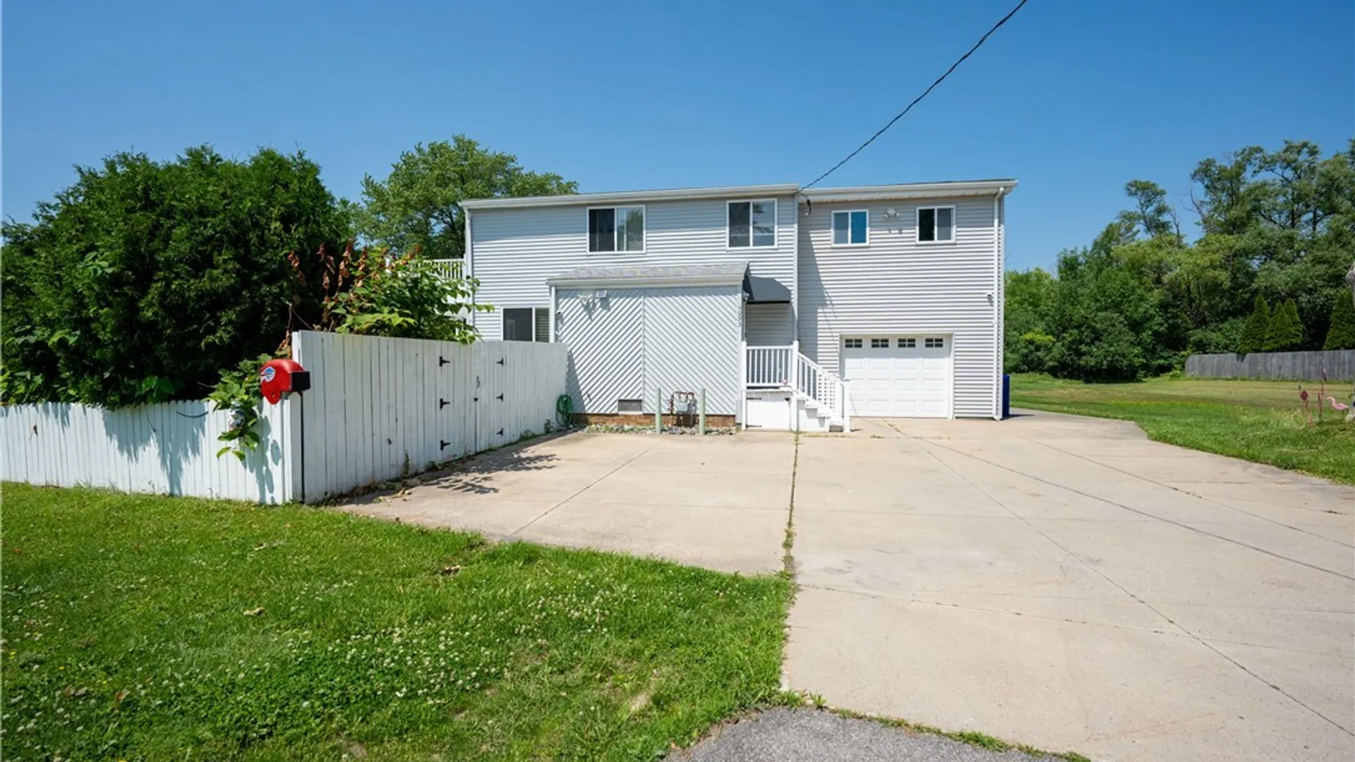 Property at 4093 Bayview Road, Hamburg, NY 14219 5