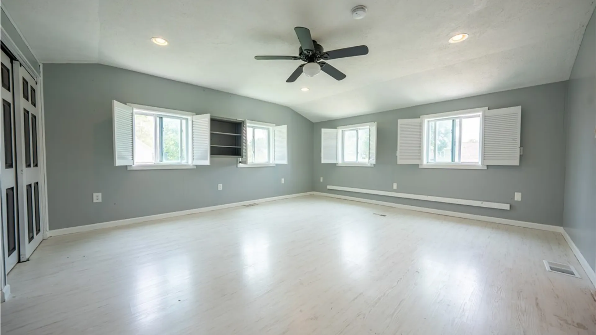 Property at 4093 Bayview Road, Hamburg, NY 14219 18