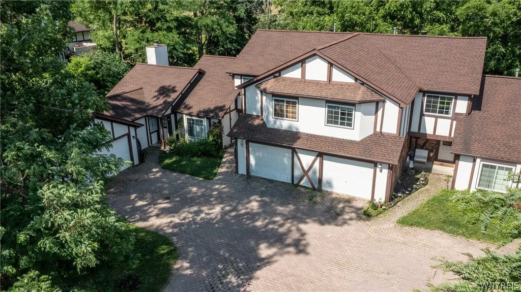 Property at 5-8 Gothic Lane, Lockport Town, NY 14094