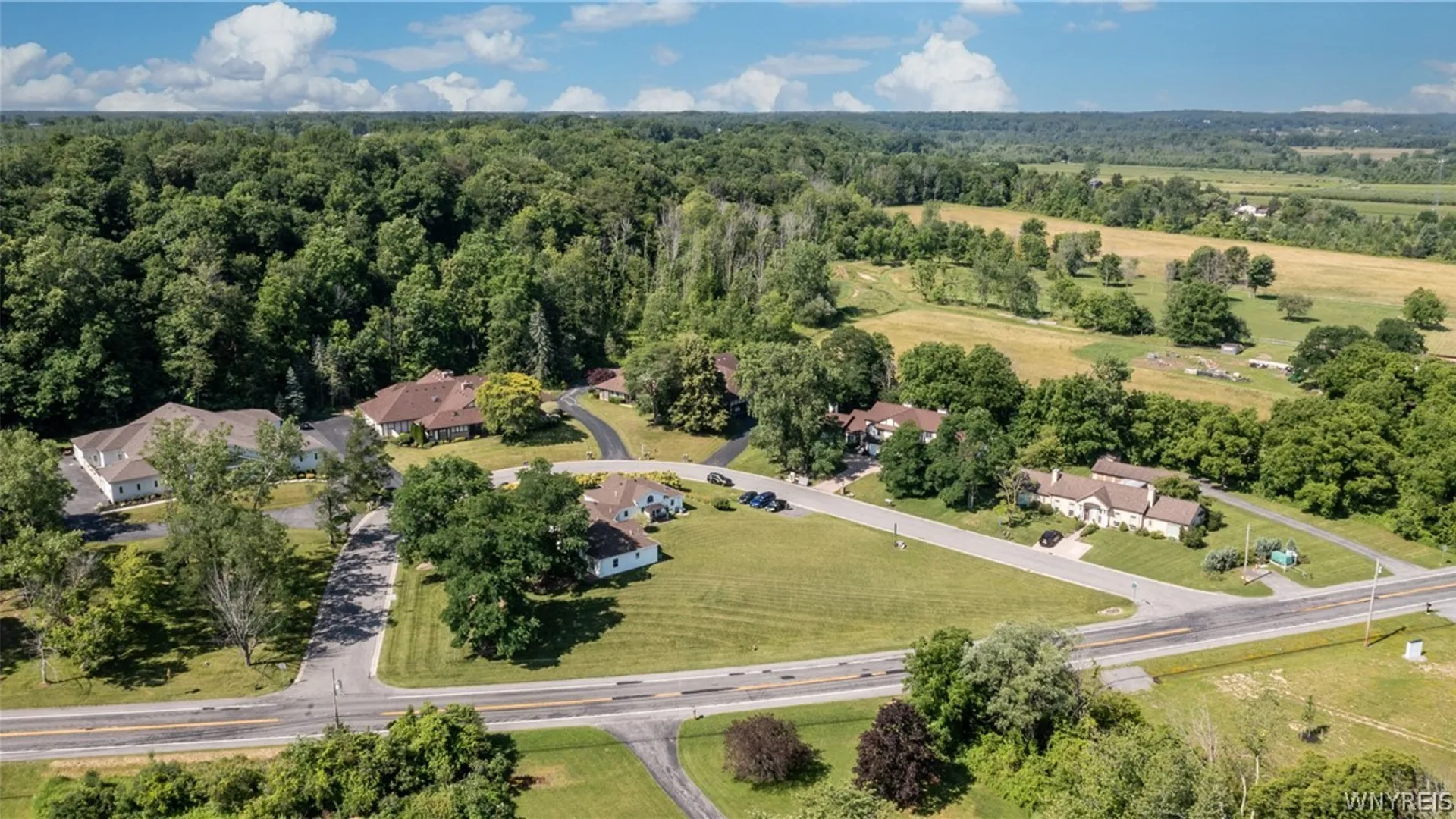 Property at 5-8 Gothic Lane, Lockport Town, NY 14094 7