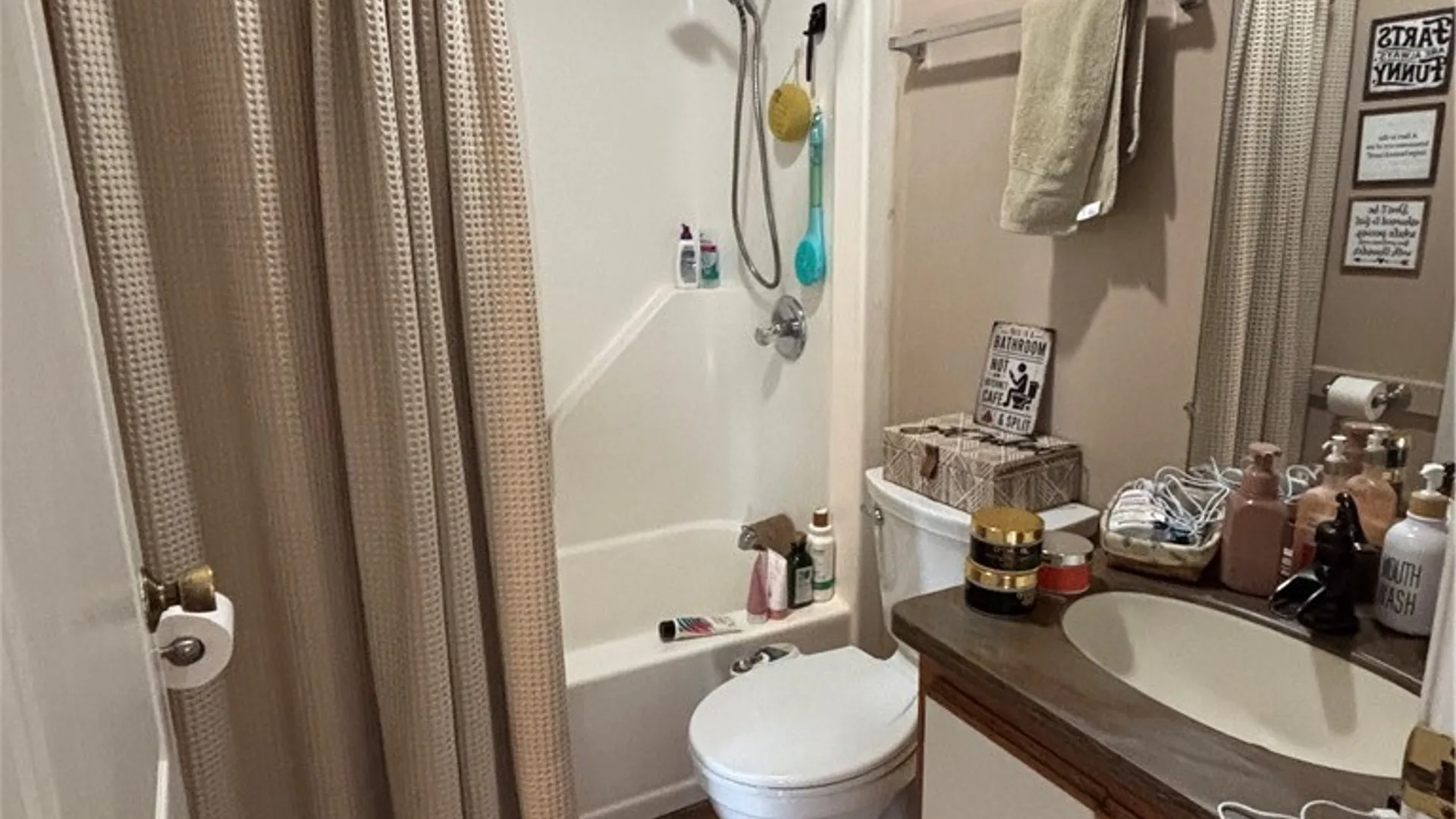 Property at 5-8 Gothic Lane, Lockport Town, NY 14094 18