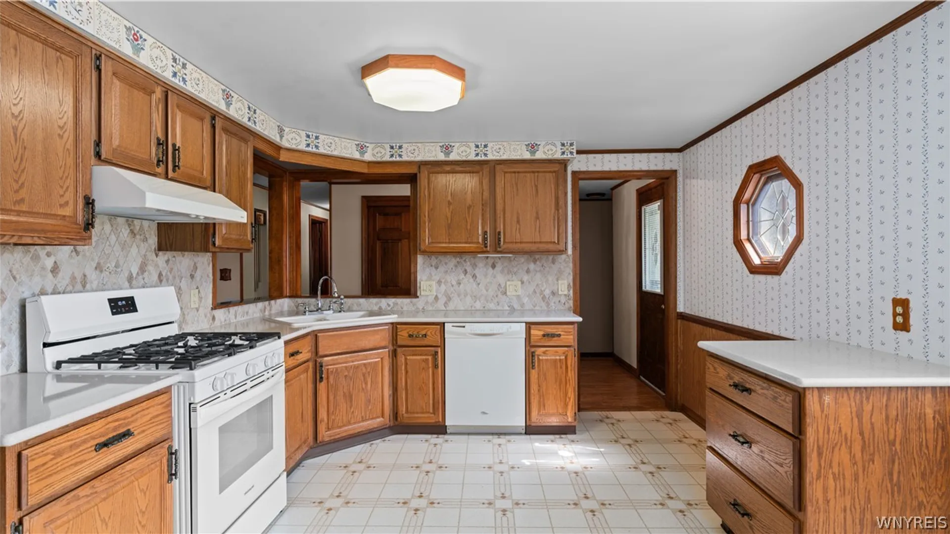 Property at 283 Barbados Drive, Cheektowaga, NY 14227 14