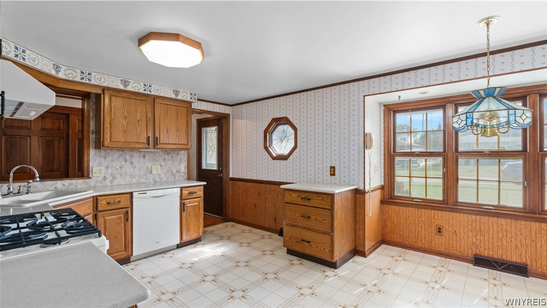 Property at 283 Barbados Drive, Cheektowaga, NY 14227 15