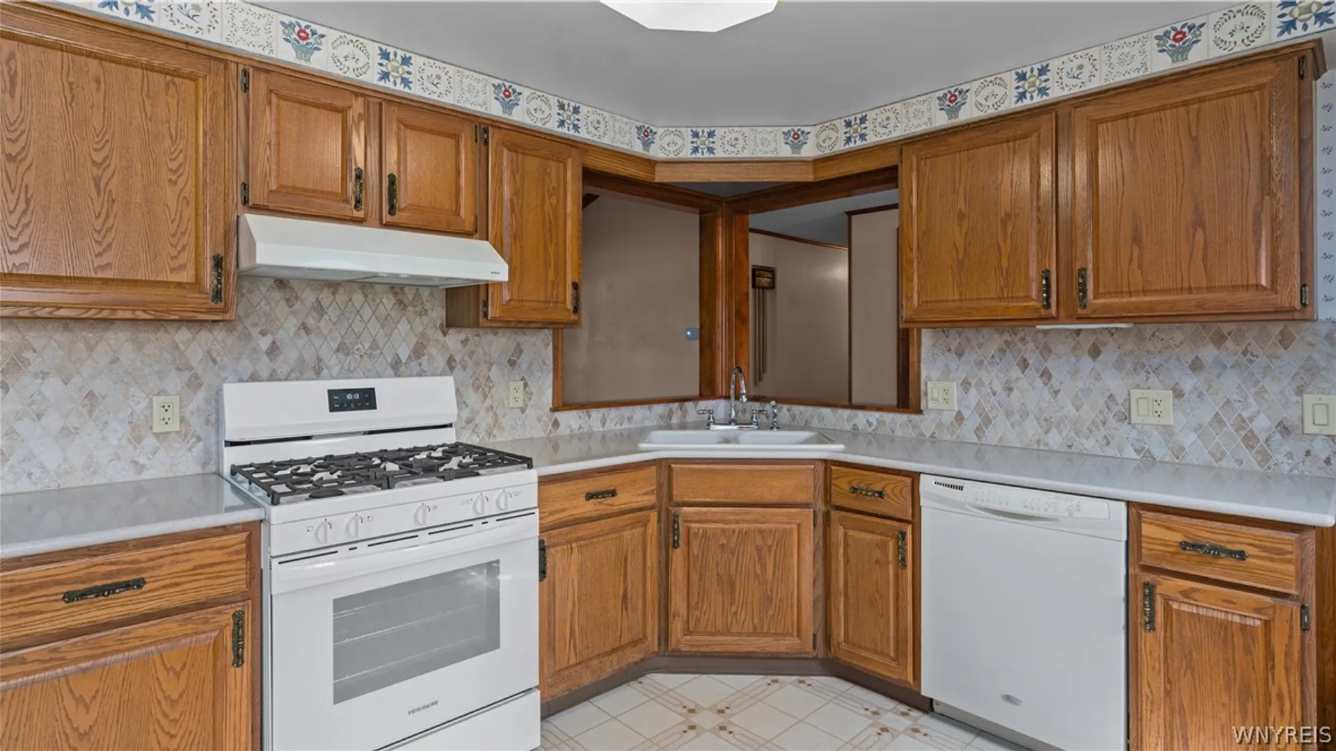 Property at 283 Barbados Drive, Cheektowaga, NY 14227 18
