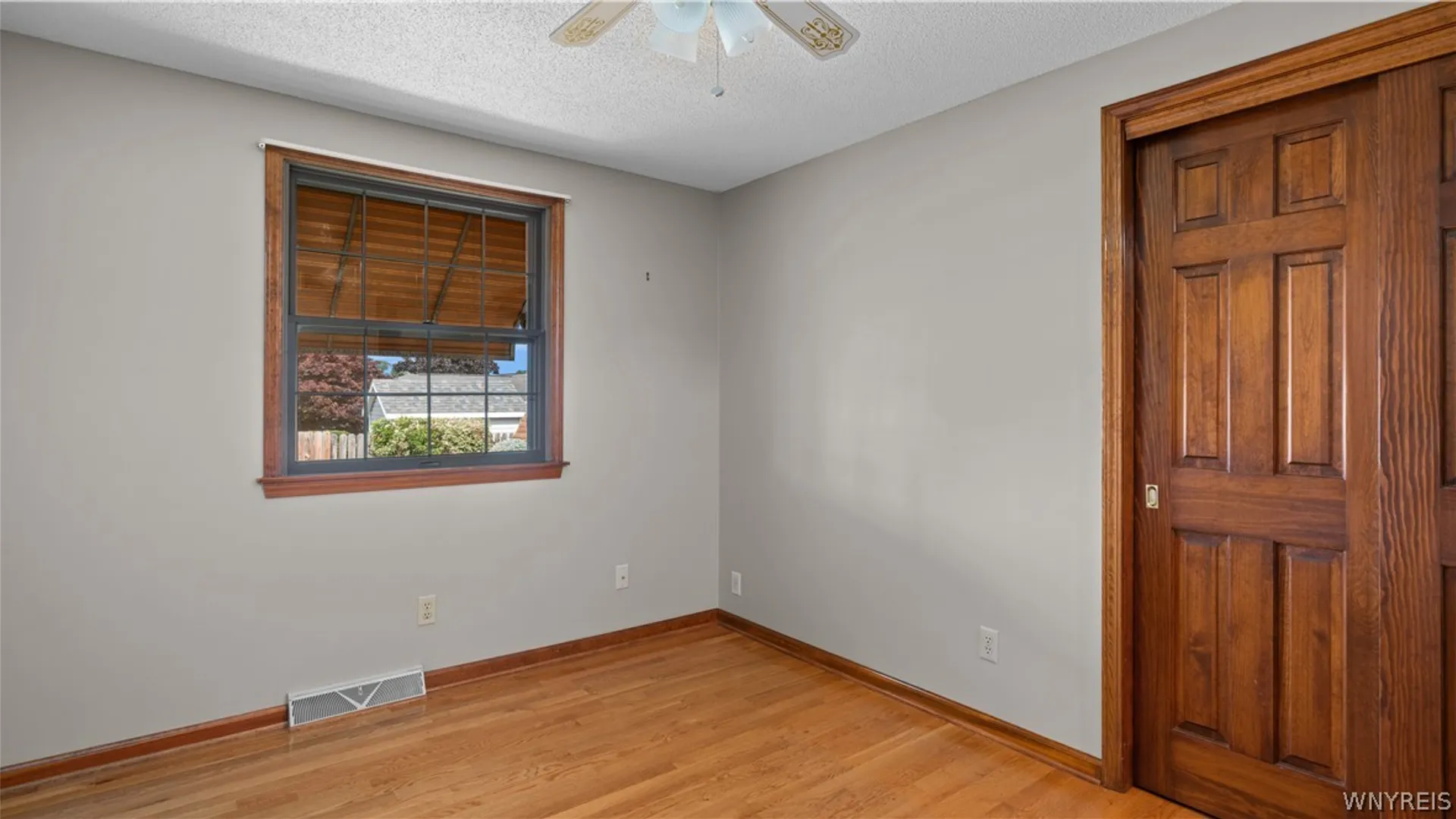 Property at 283 Barbados Drive, Cheektowaga, NY 14227 28