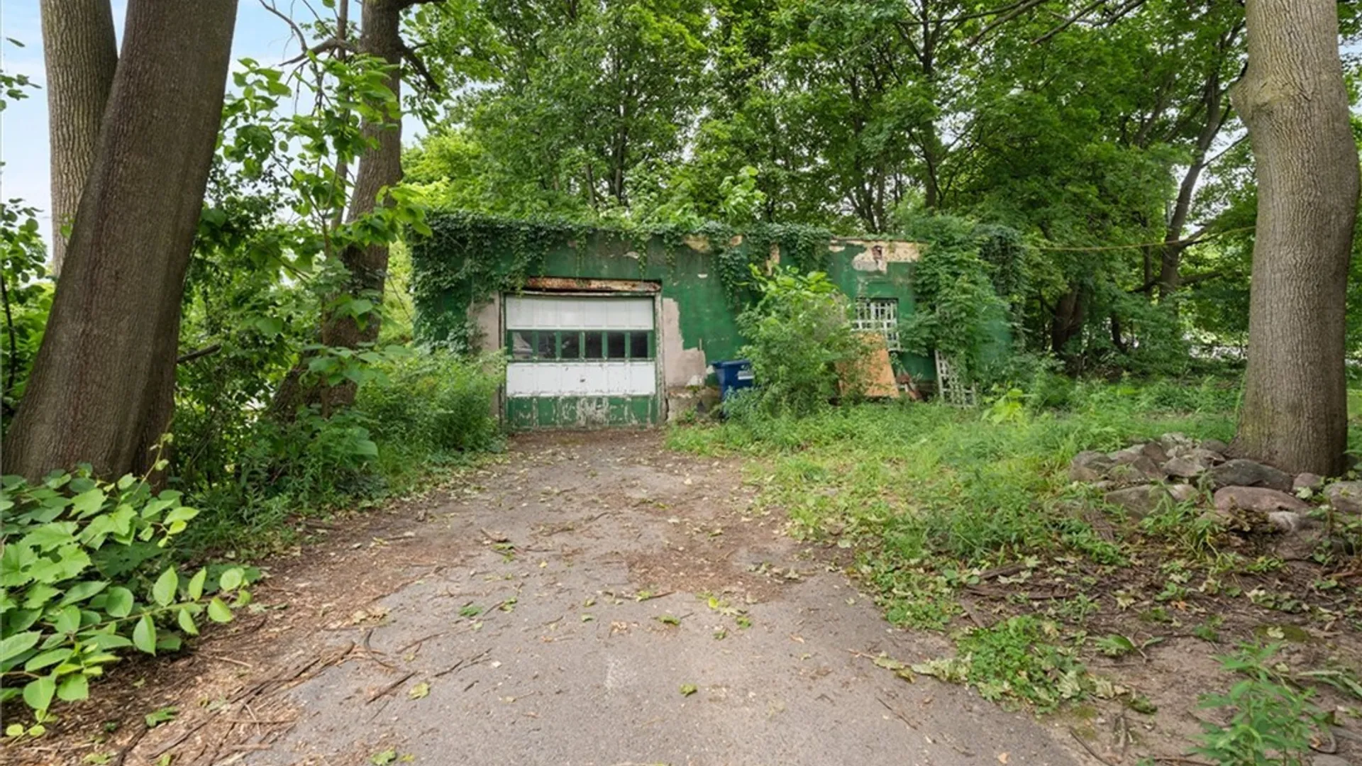 Property at 1035 Oak Street, Syracuse, NY 13203 37