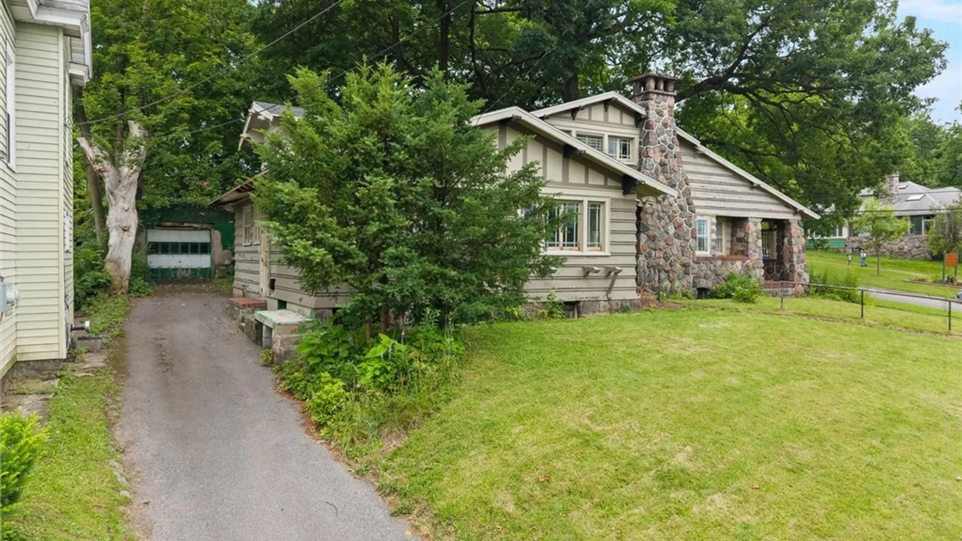 Property at 1035 Oak Street, Syracuse, NY 13203 4
