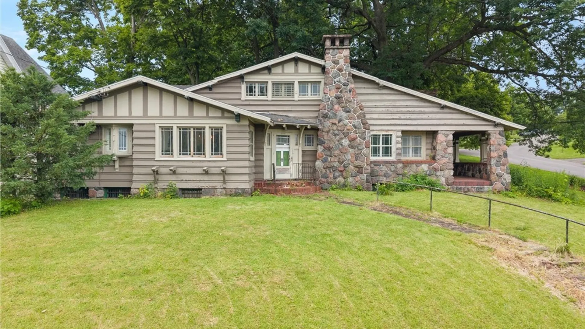Property at 1035 Oak Street, Syracuse, NY 13203 7