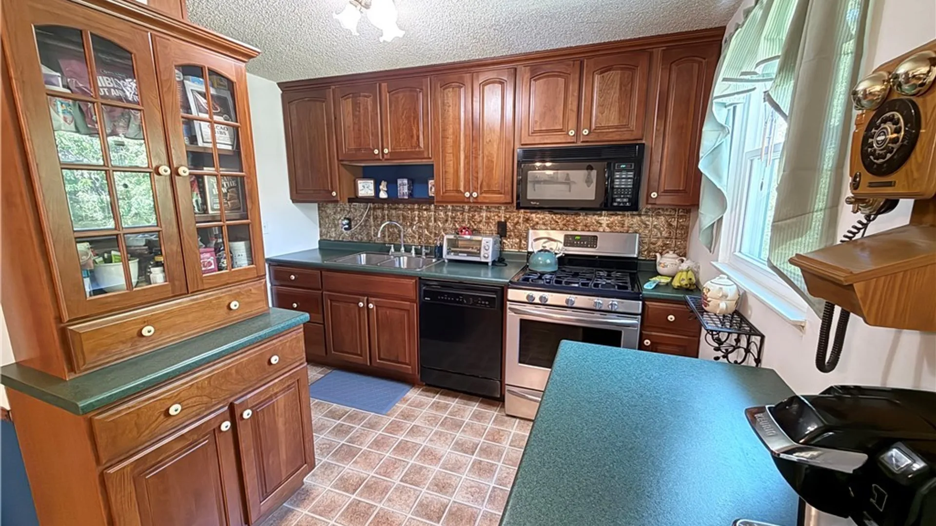 Property at 3595 Eric Trail, Hamburg, NY 14219 7