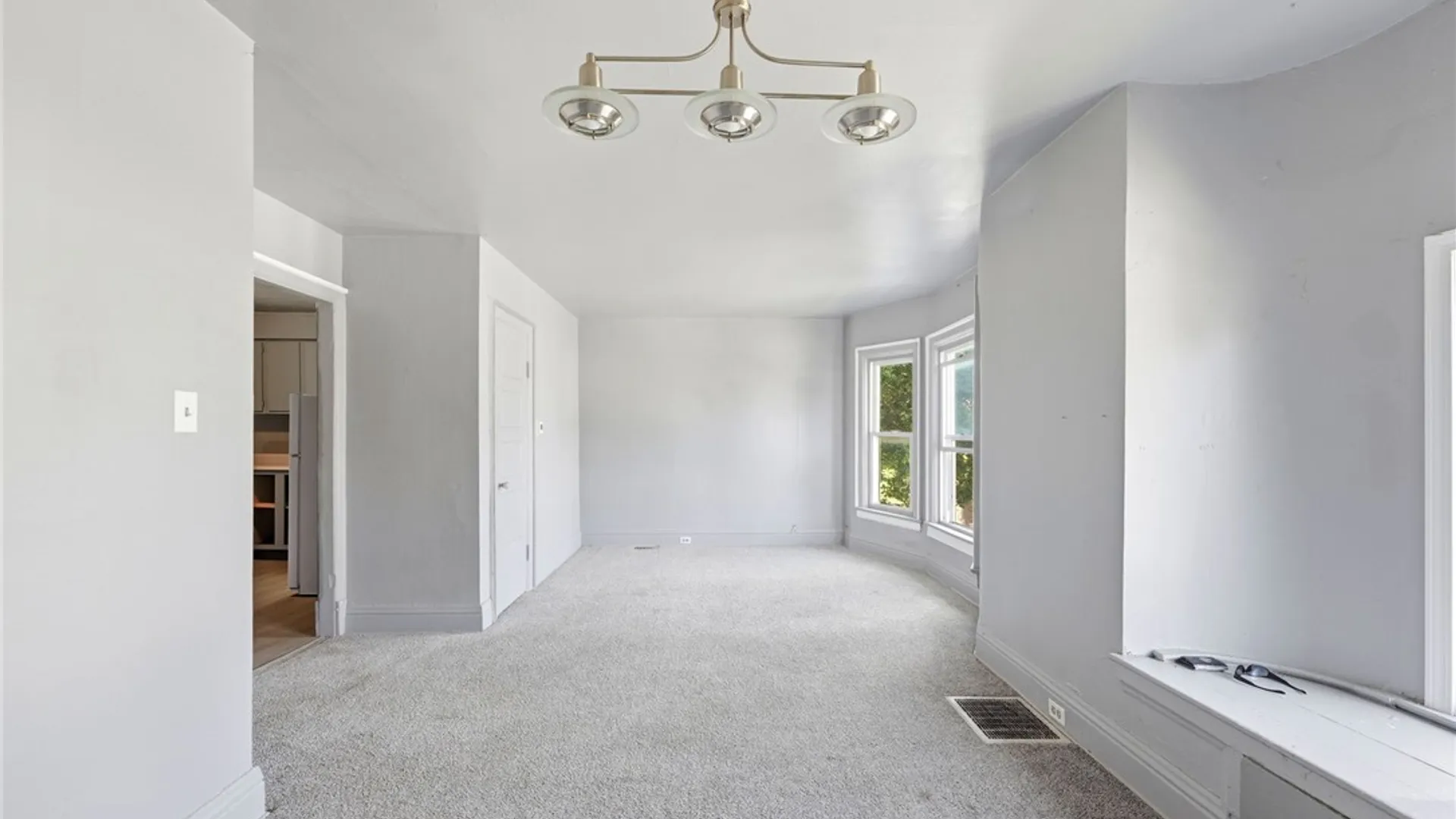 Property at 3 Lilac Street, Buffalo, NY 14220 5
