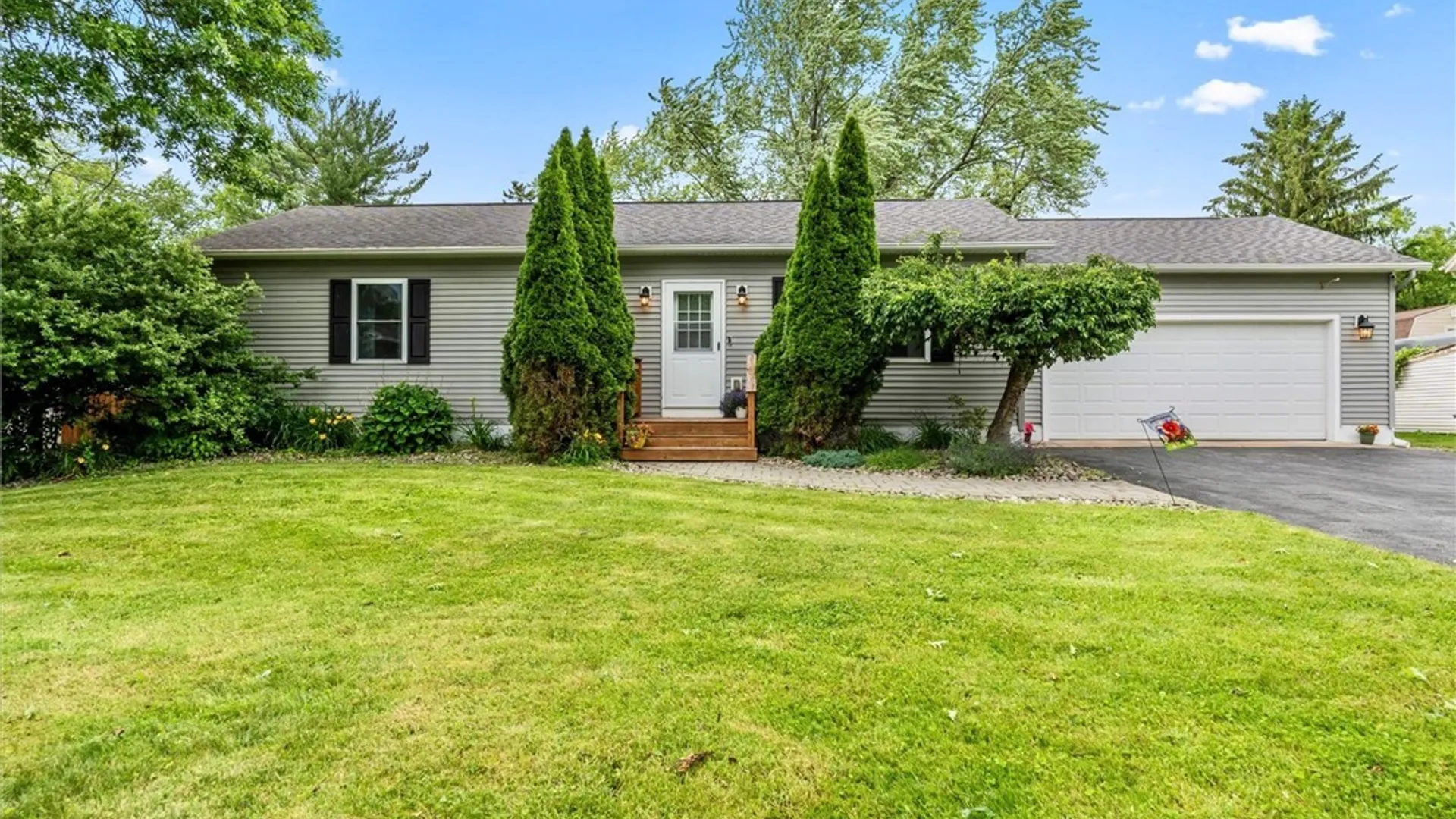 Property at 326 Richfield Boulevard, Salina, NY 13211 3