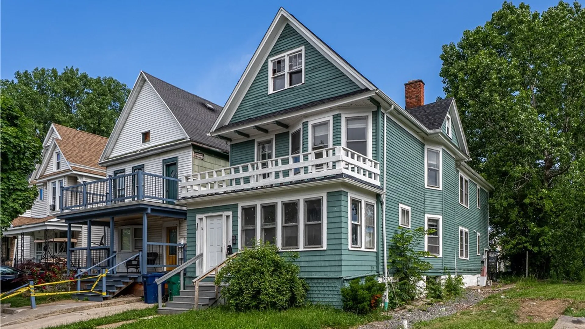 Property at 408 Woodlawn Ave, Buffalo, NY 14208 3