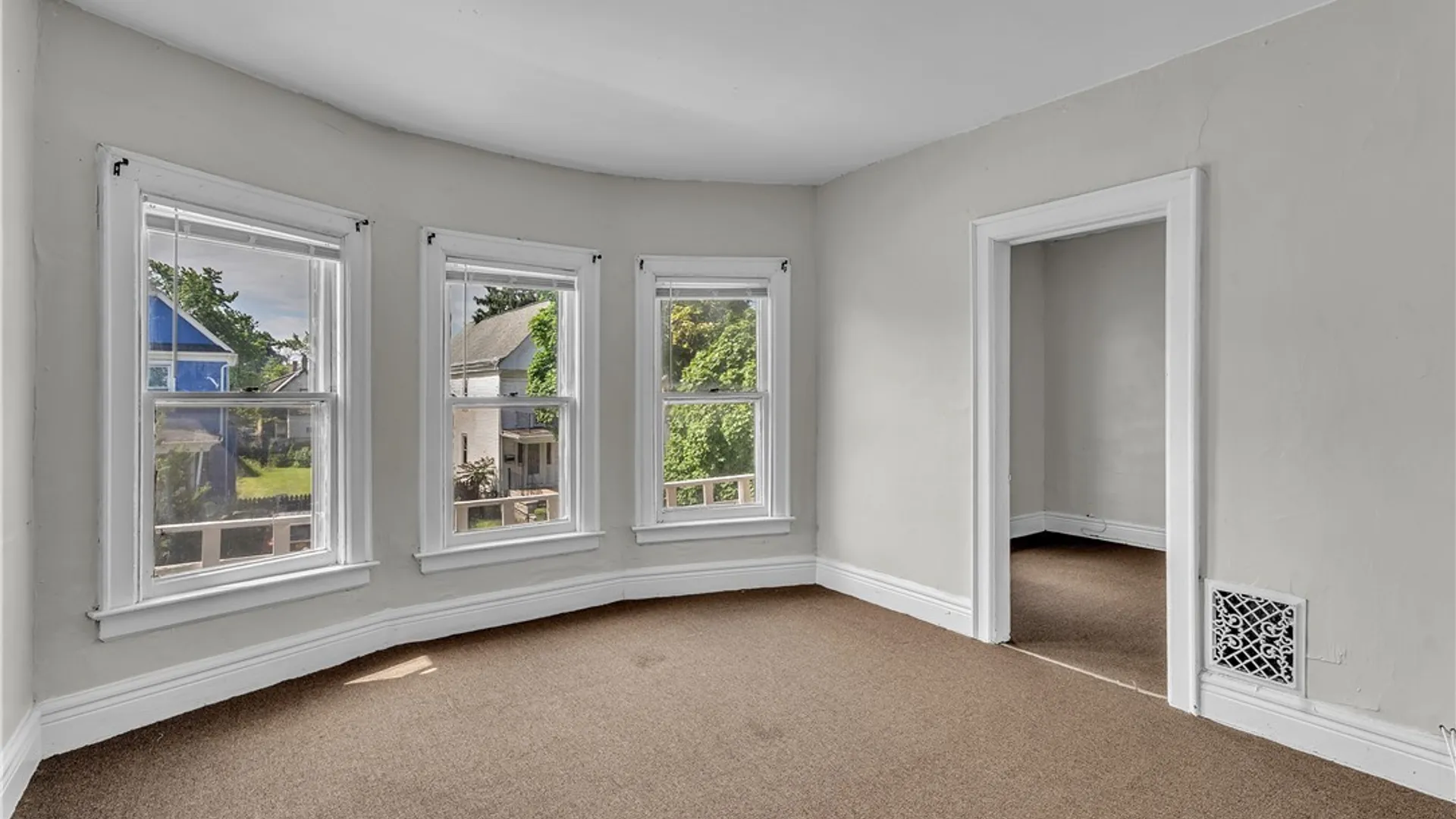 Property at 408 Woodlawn Ave, Buffalo, NY 14208 5