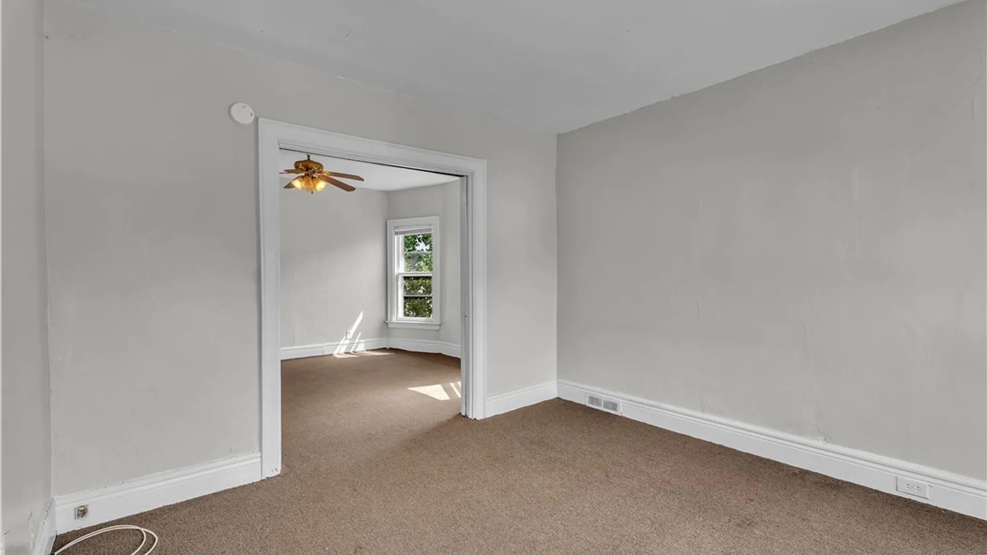 Property at 408 Woodlawn Ave, Buffalo, NY 14208 6