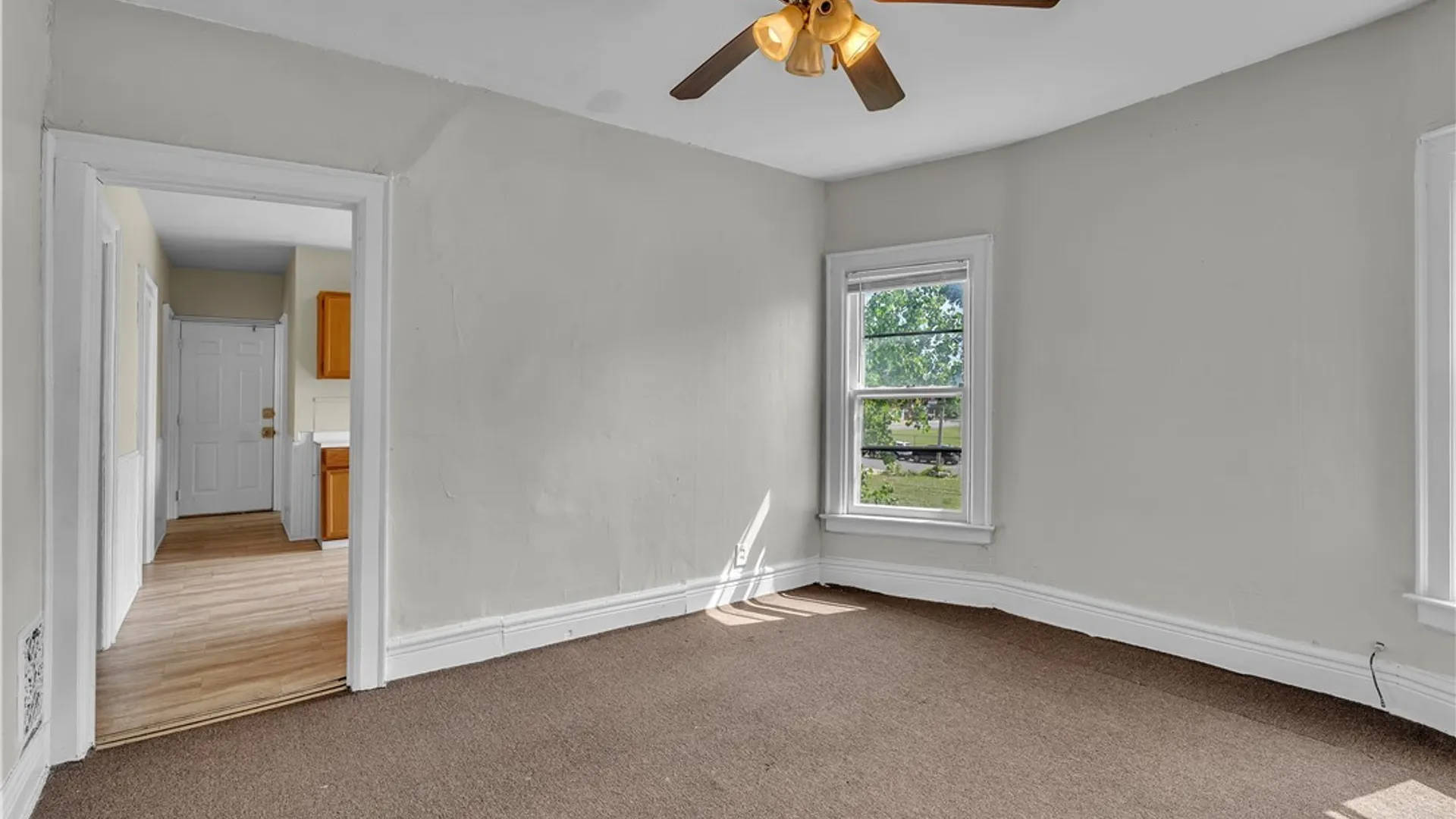 Property at 408 Woodlawn Ave, Buffalo, NY 14208 8