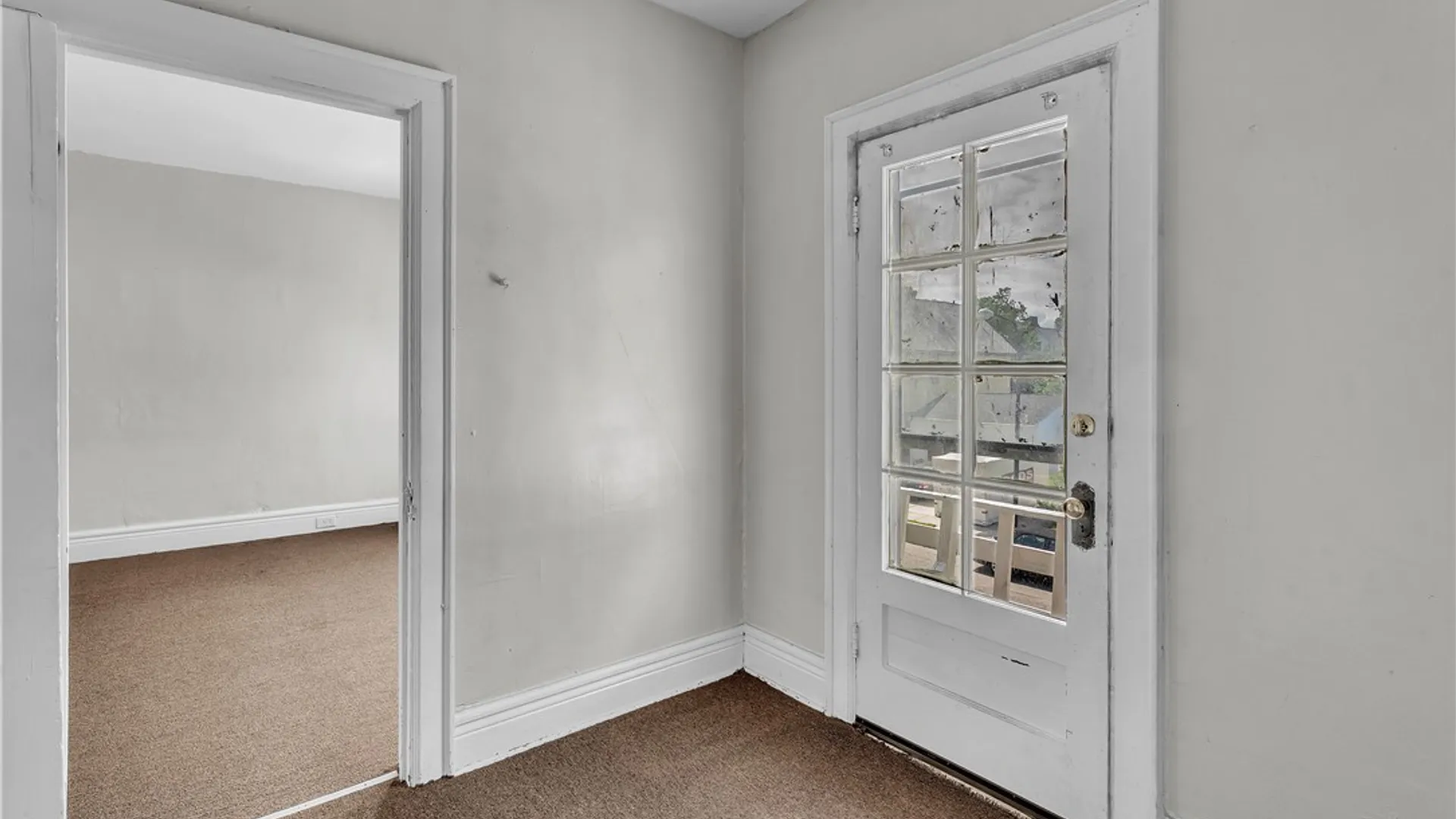 Property at 408 Woodlawn Ave, Buffalo, NY 14208 10