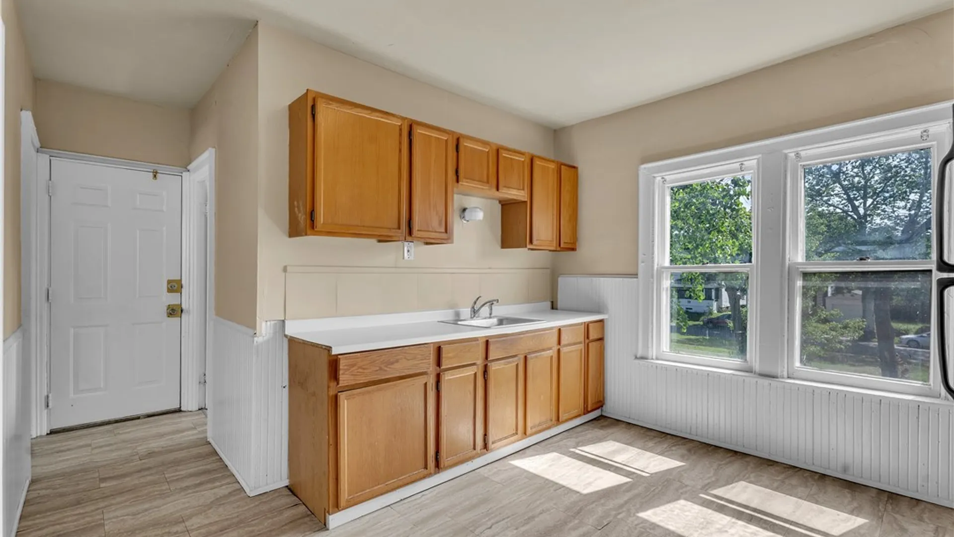 Property at 408 Woodlawn Ave, Buffalo, NY 14208 12