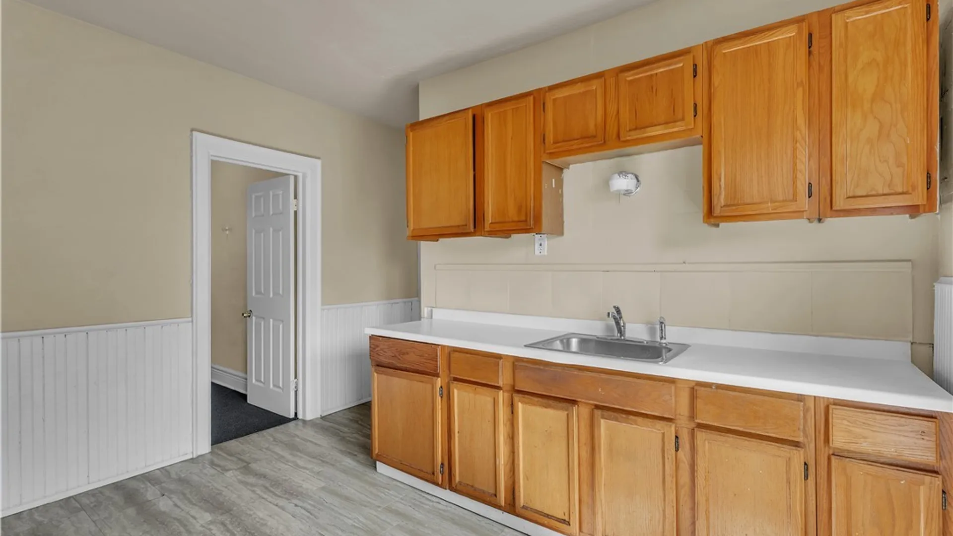 Property at 408 Woodlawn Ave, Buffalo, NY 14208 13