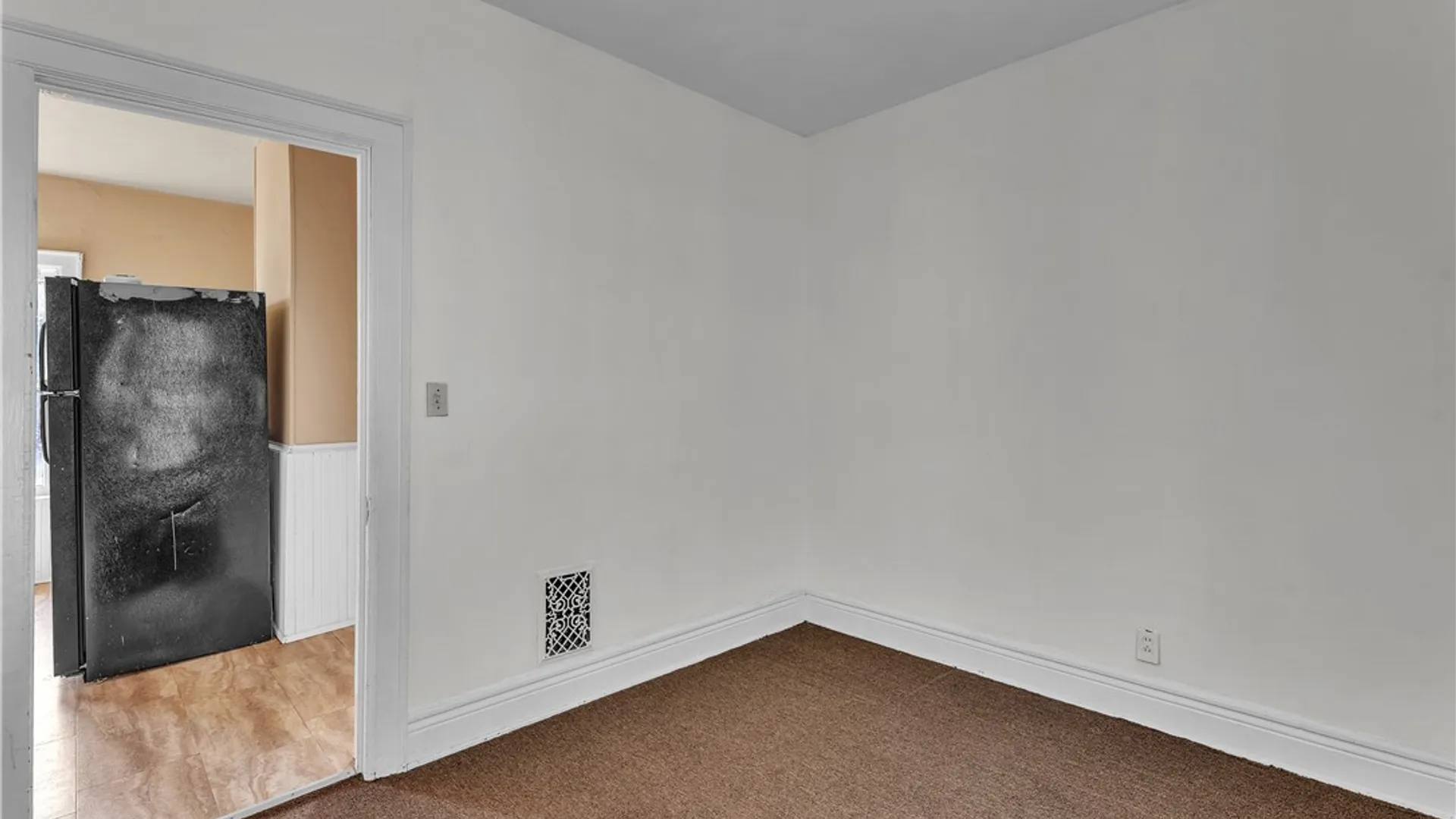 Property at 408 Woodlawn Ave, Buffalo, NY 14208 15