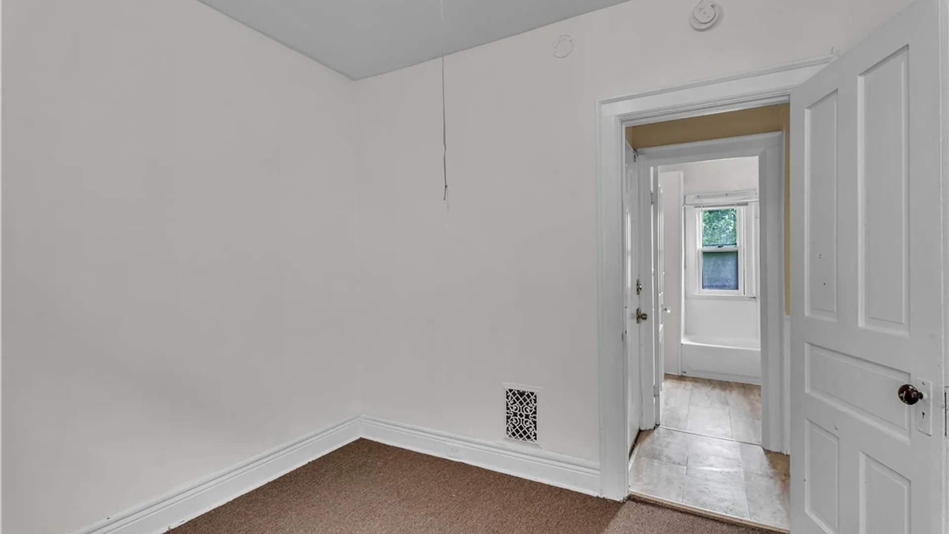 Property at 408 Woodlawn Ave, Buffalo, NY 14208 19