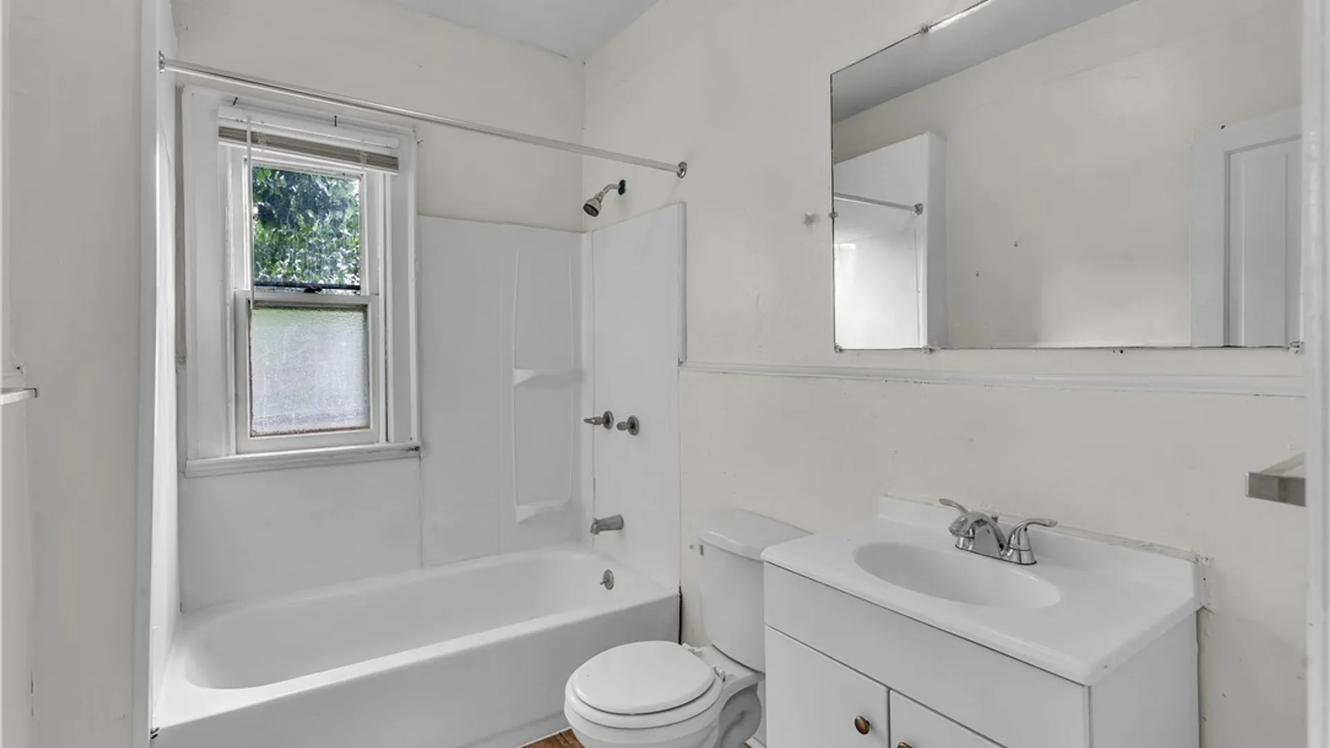 Property at 408 Woodlawn Ave, Buffalo, NY 14208 22