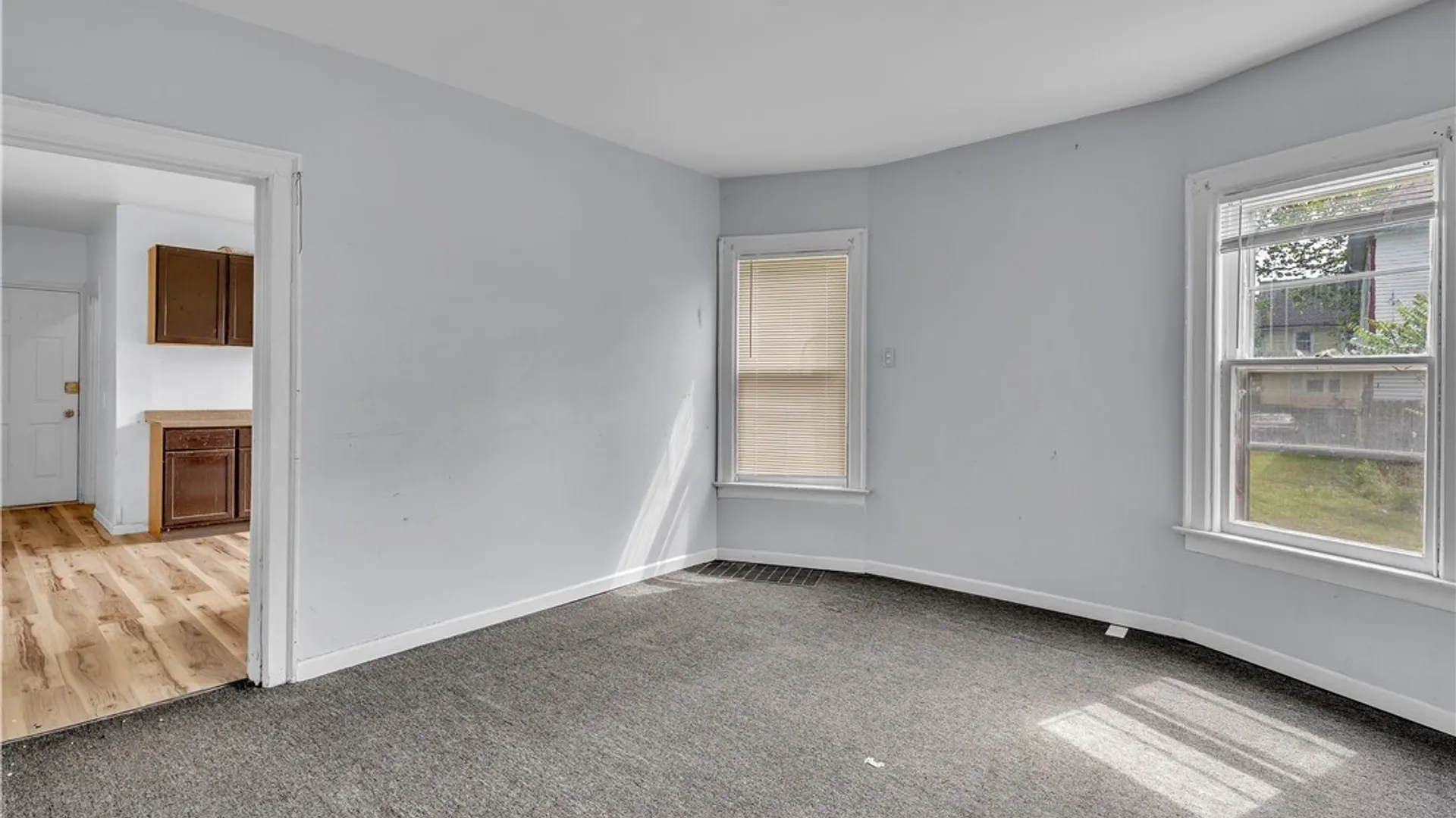 Property at 408 Woodlawn Ave, Buffalo, NY 14208 31