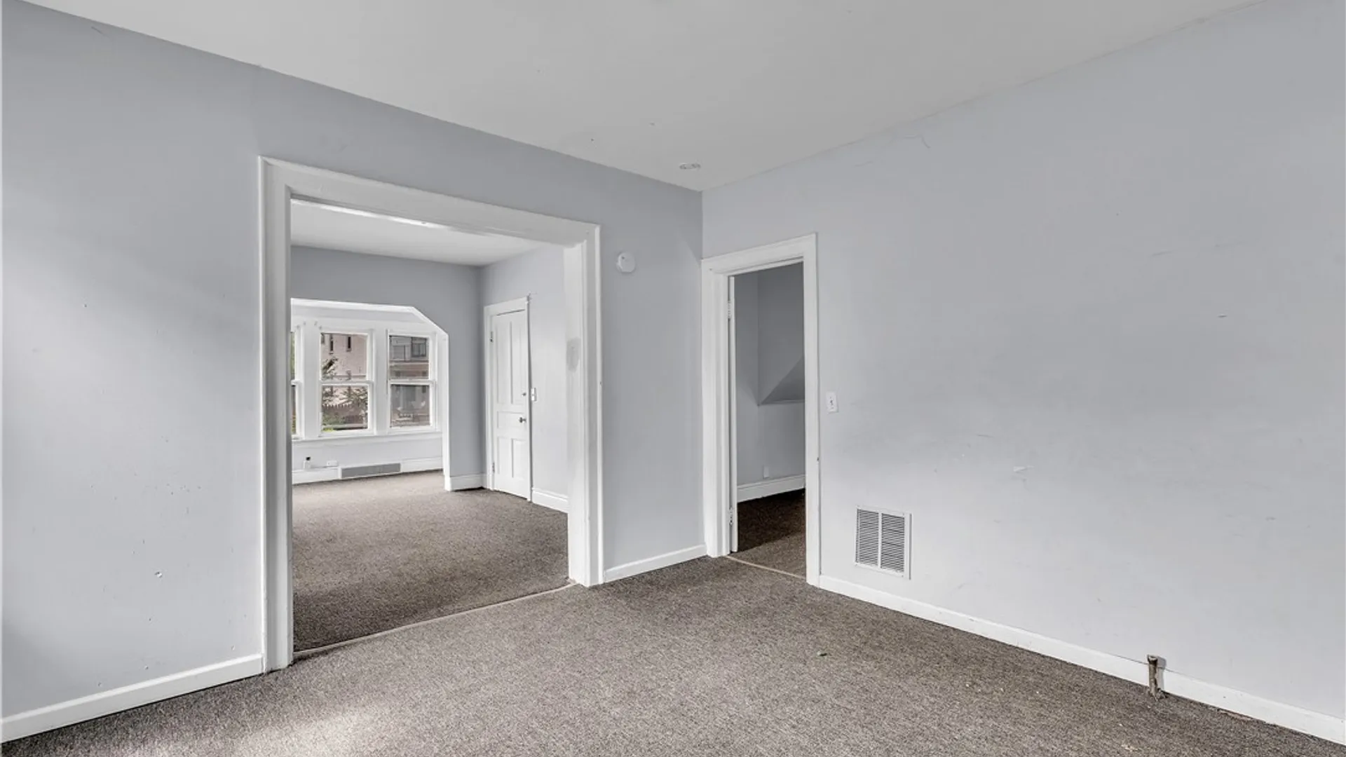 Property at 408 Woodlawn Ave, Buffalo, NY 14208 33