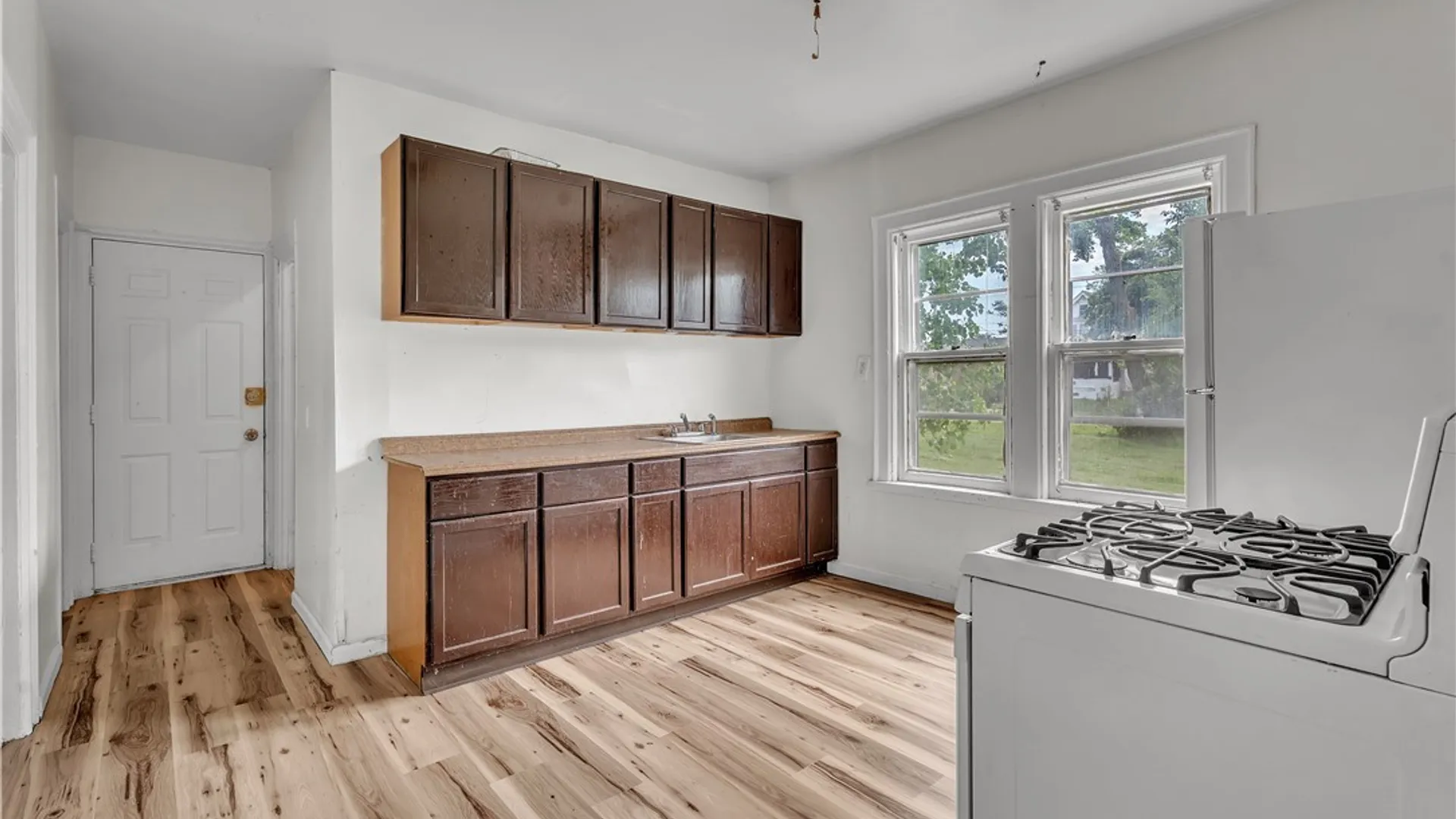 Property at 408 Woodlawn Ave, Buffalo, NY 14208 34
