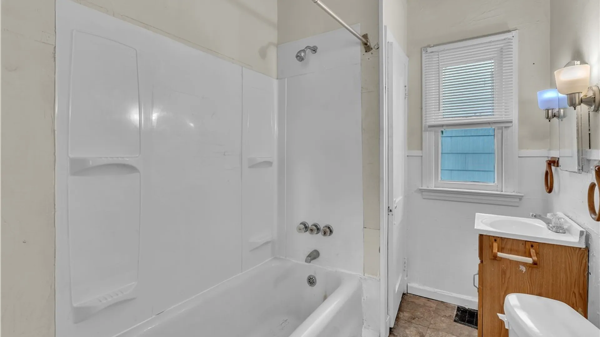 Property at 408 Woodlawn Ave, Buffalo, NY 14208 37